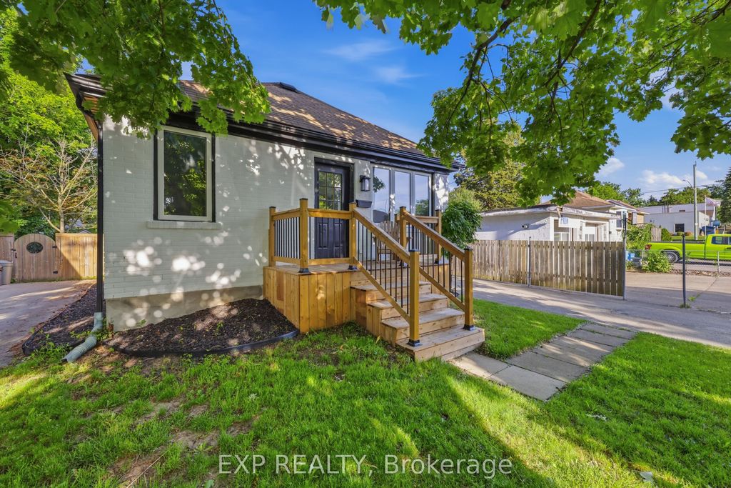 Photo of 70 Mackay Avenue, London South, ON N6J 2V5 (MLS # X13428674)