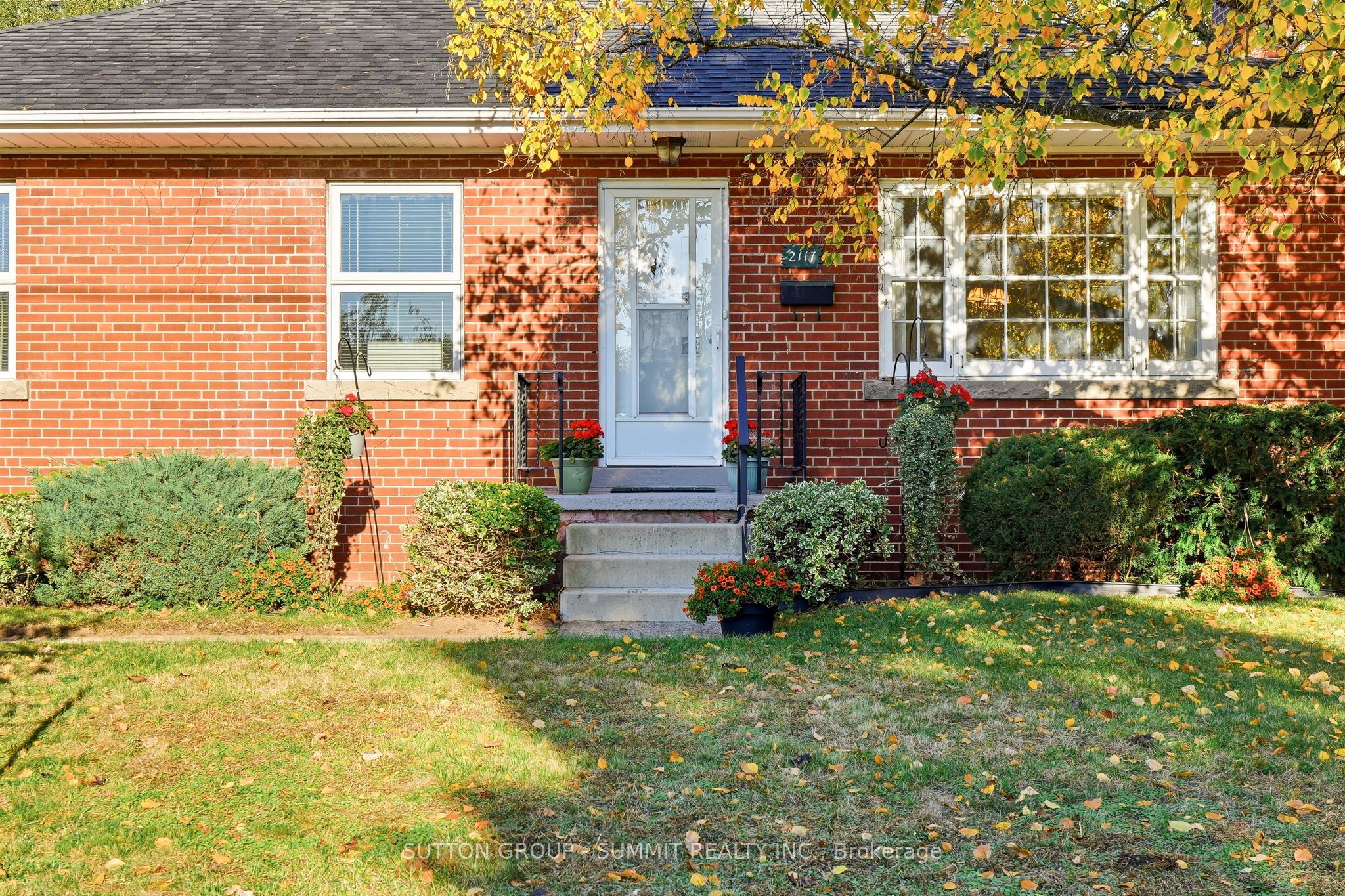2117 MAPLEWOOD Drive