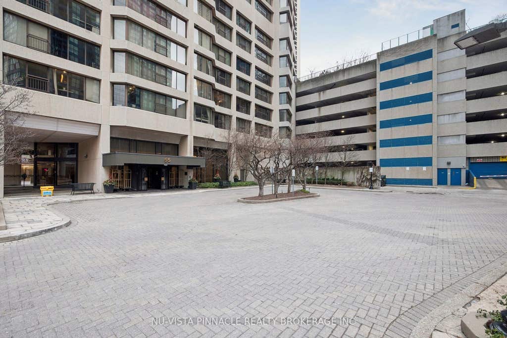 Photo of 55 Harbour Square #1418, Toronto, ON M5J 2L1 (MLS # C12698010)