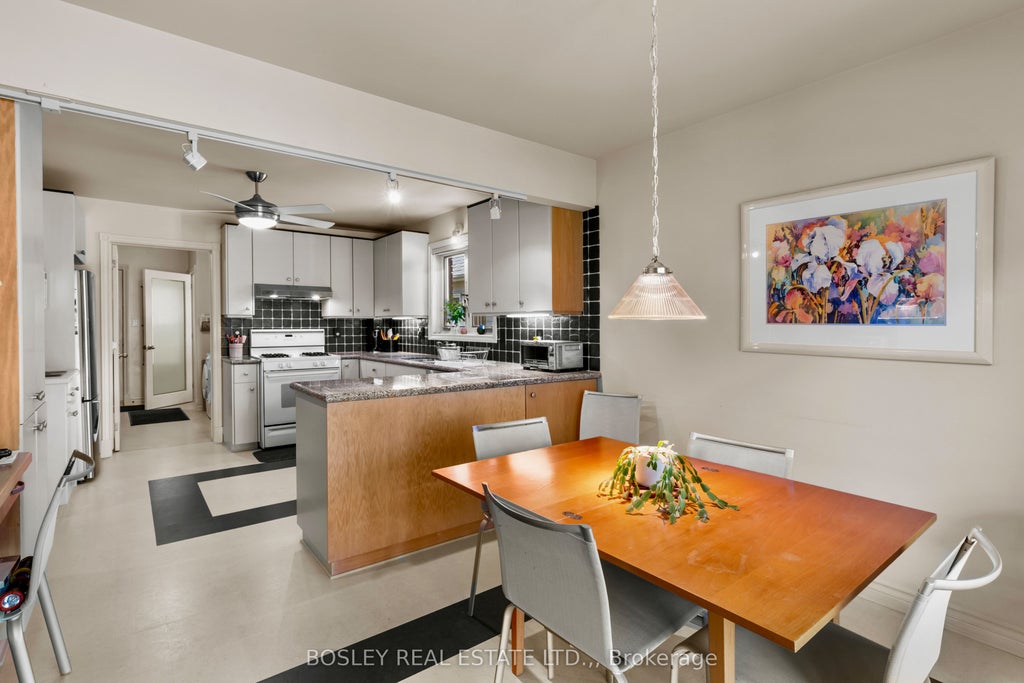 Photo of 44 The Promenade, Niagara-on-the-Lake, ON L0S 1J0 (MLS # X13489746)