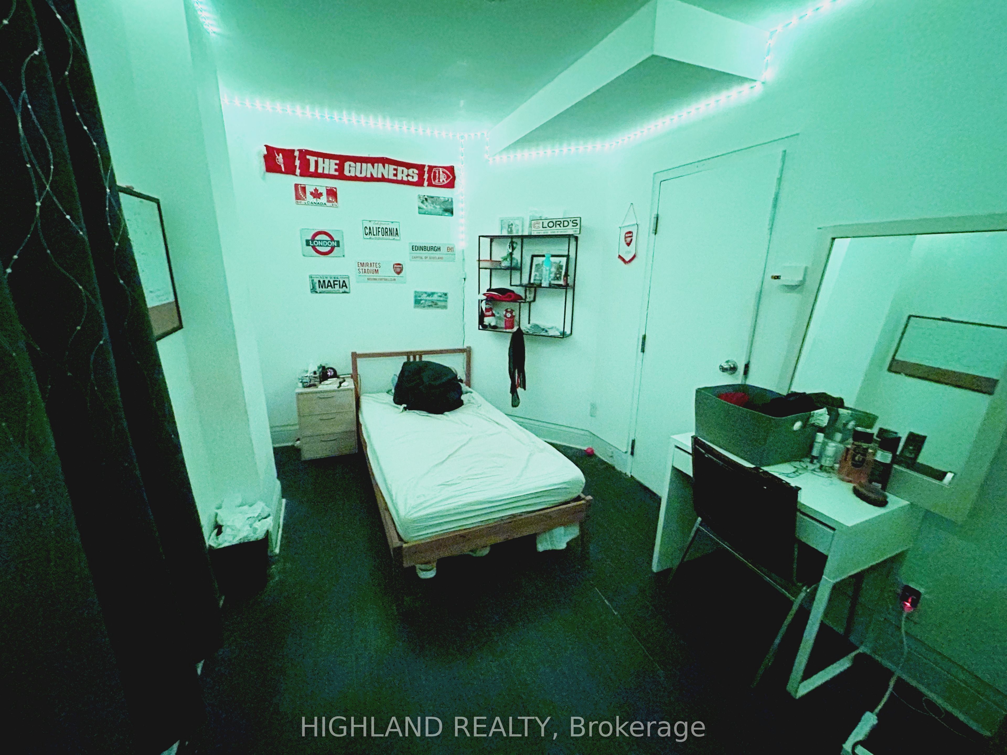 915 Lansdowne Ave, 2nd Floor Avenue