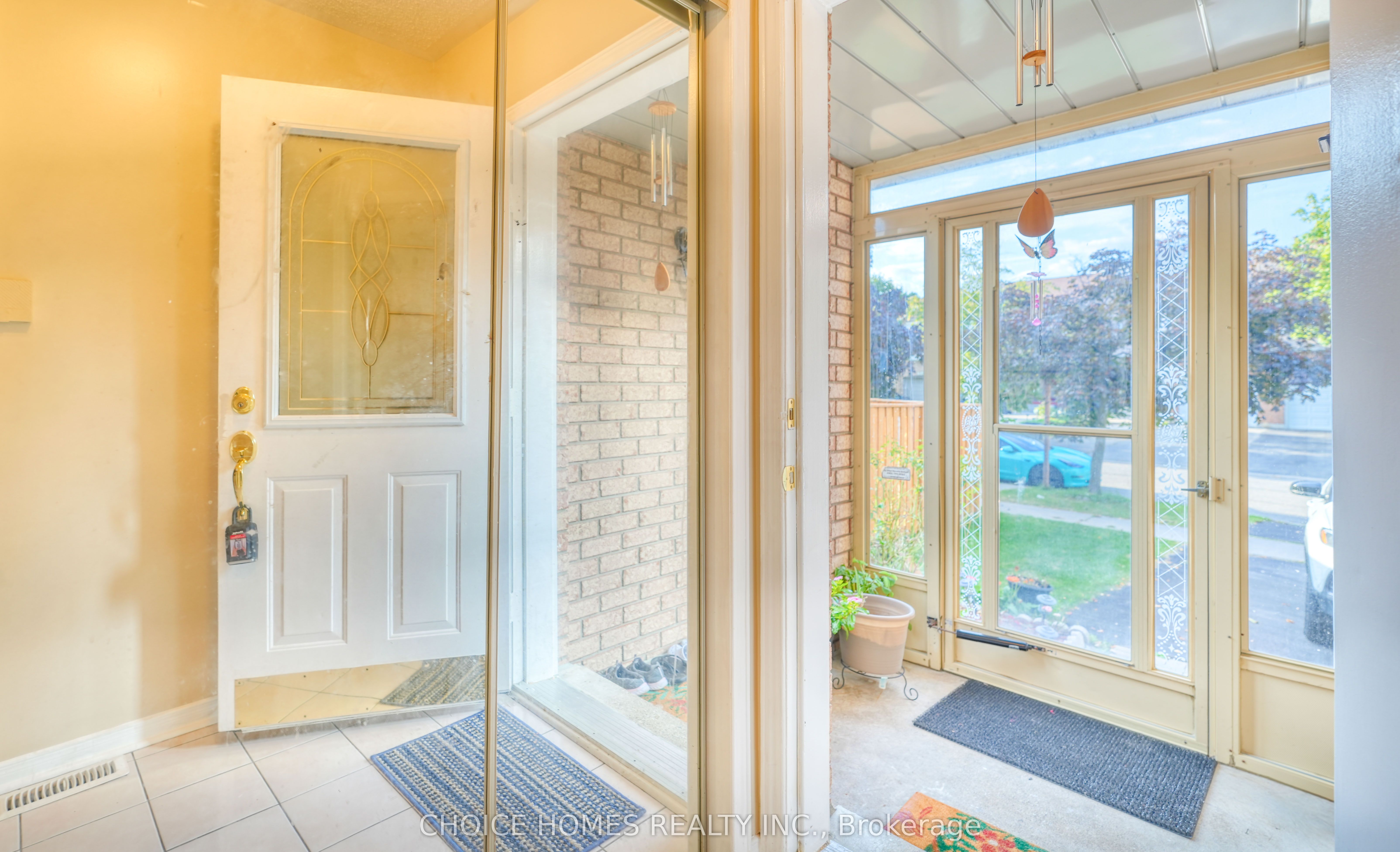 5551 Cosmic Crescent