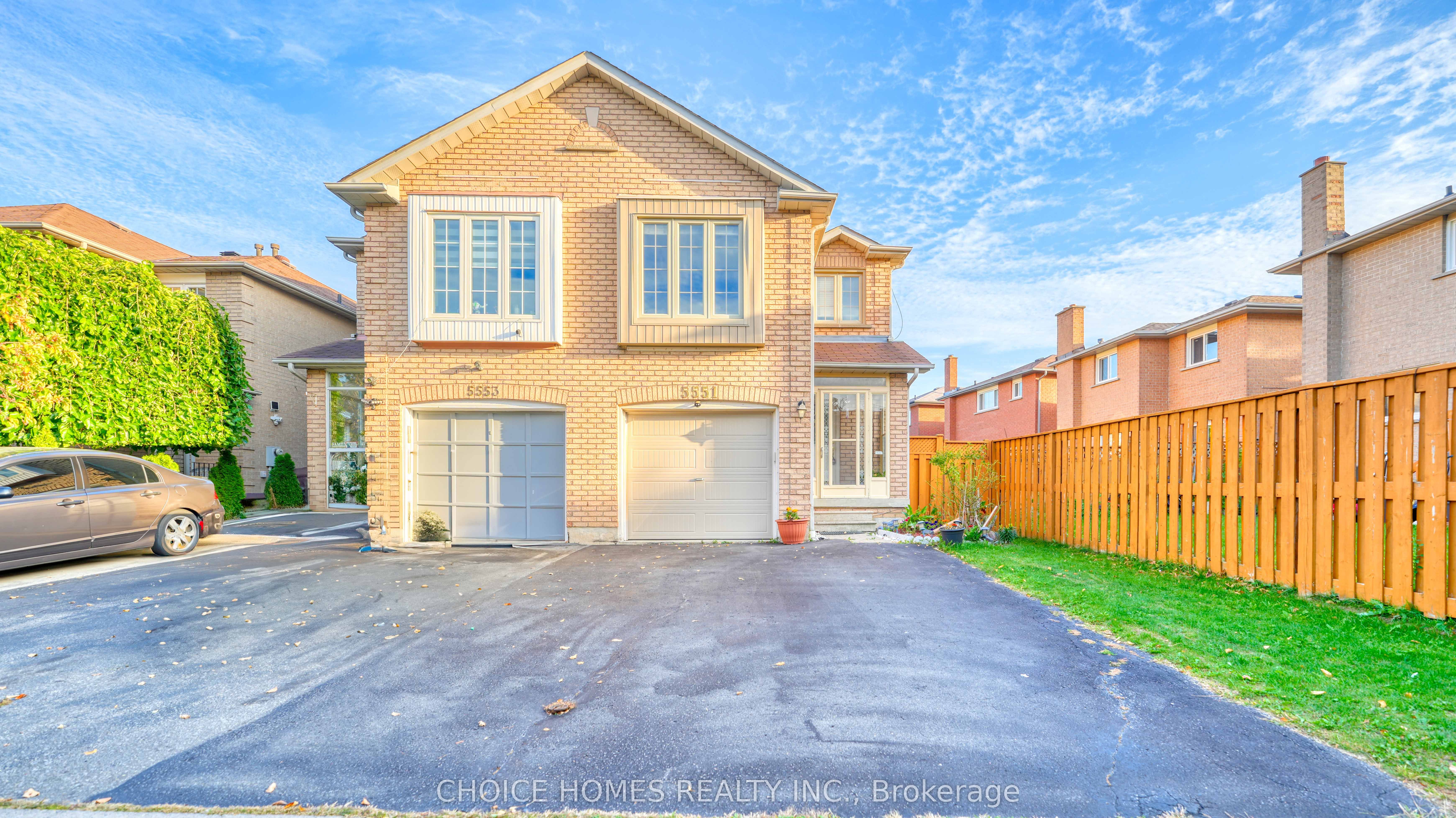 5551 Cosmic Crescent