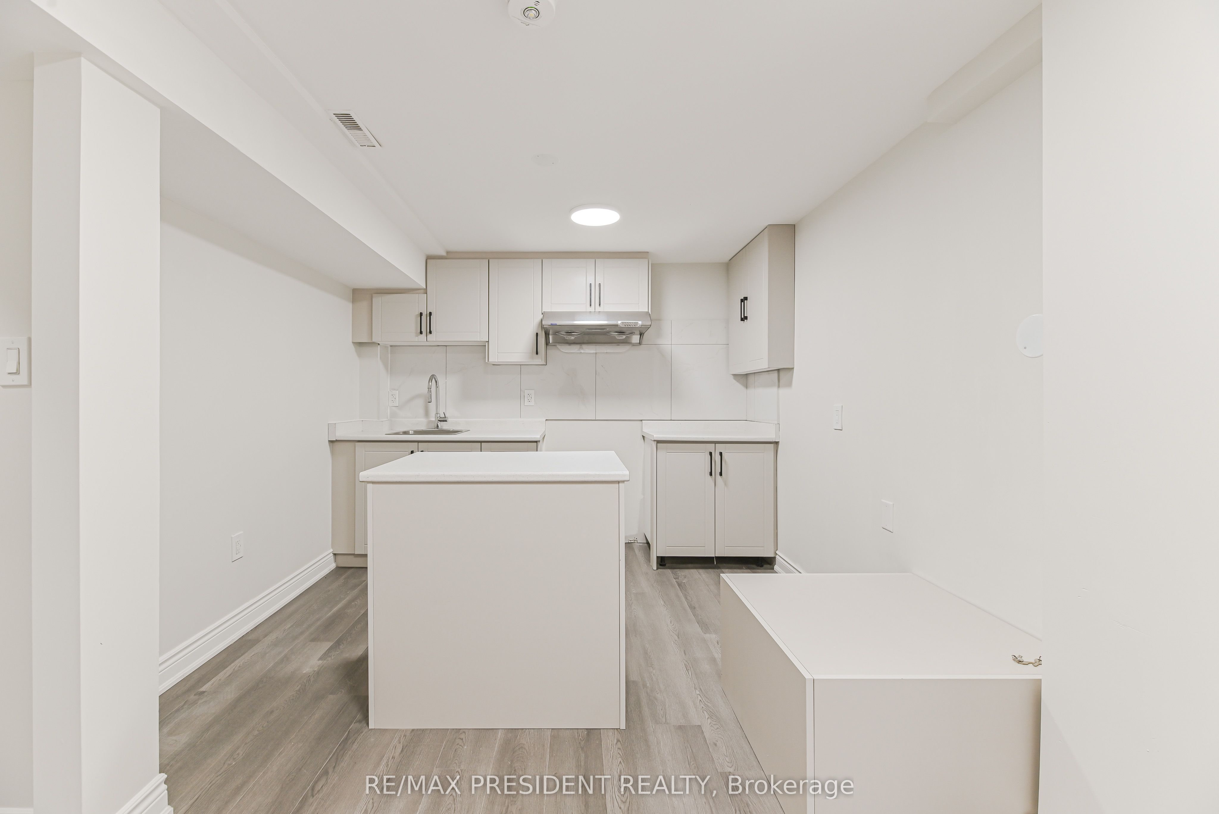4 Lawnview Court