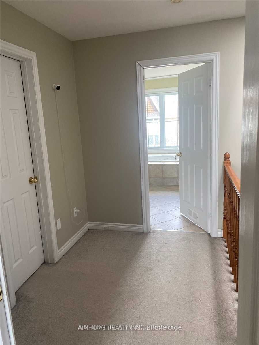 800 Dundas Street W 30