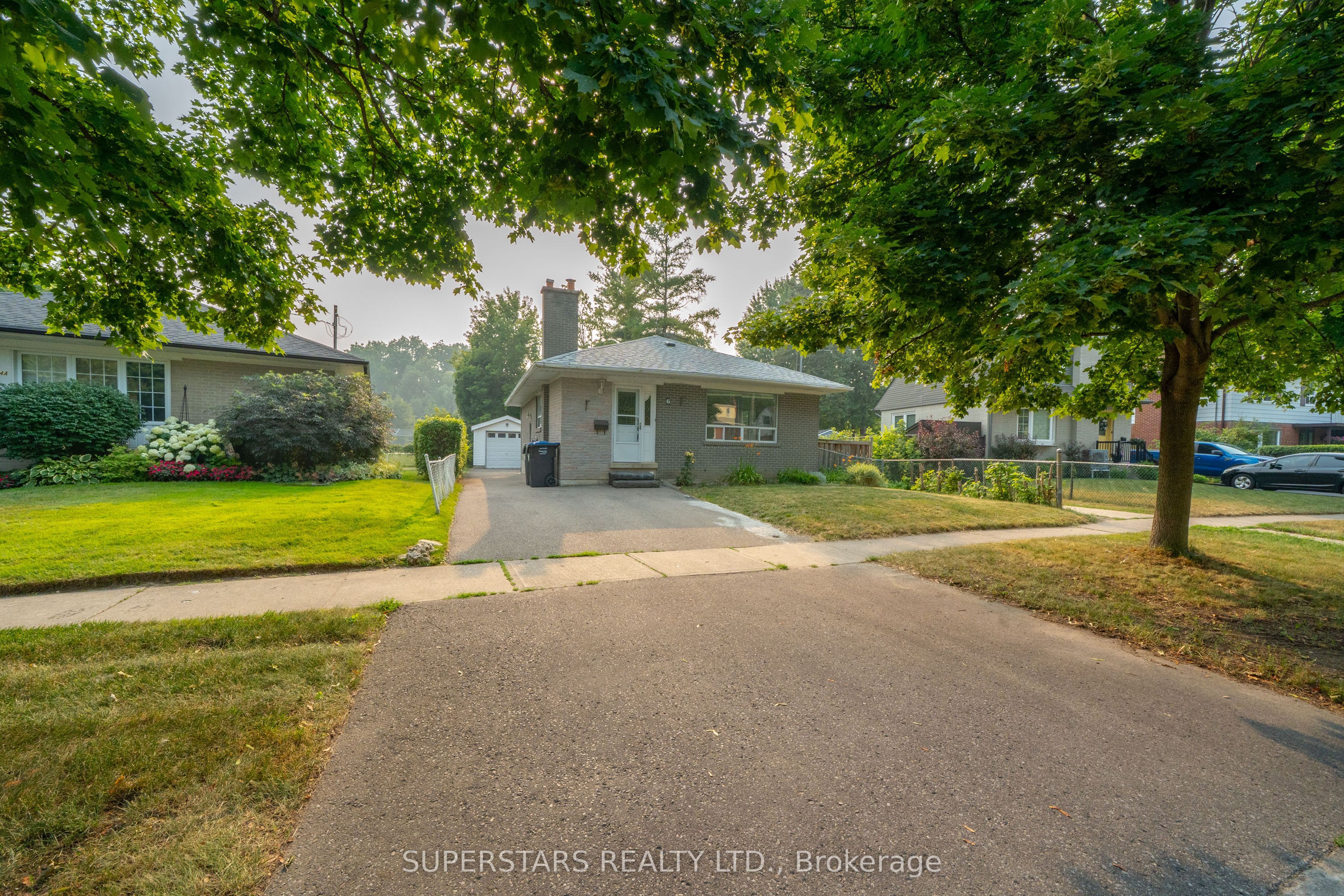 6 Meadowland Drive