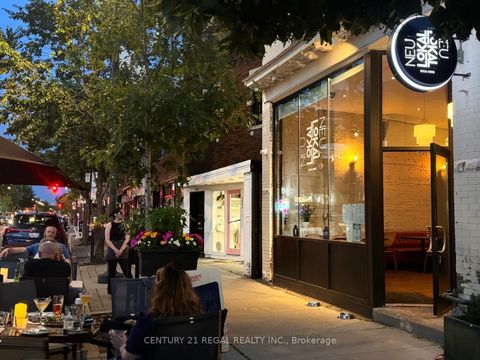 3047 Dundas Street W Toronto ON M6P 1Z5