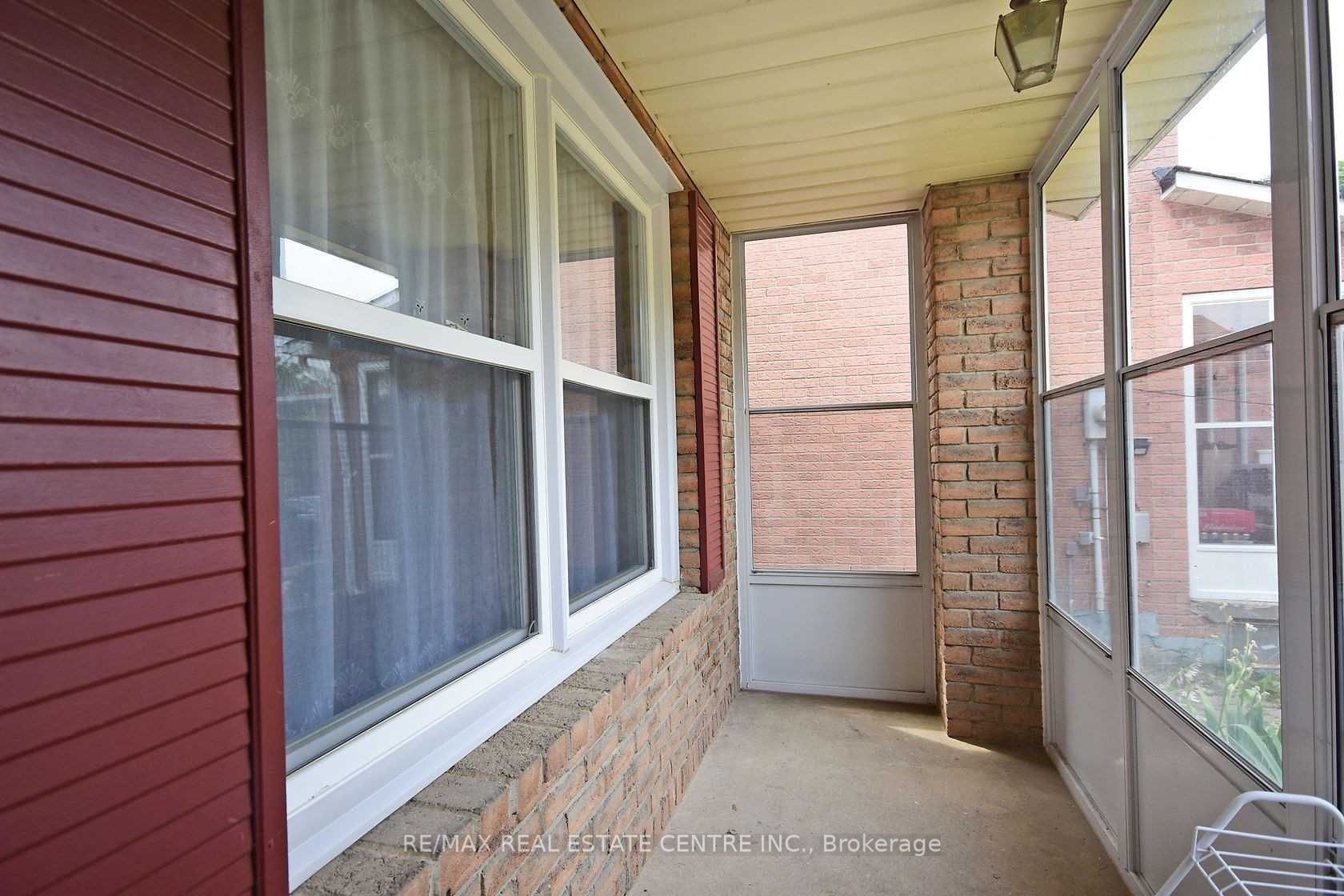 1124 Shagbark Crescent