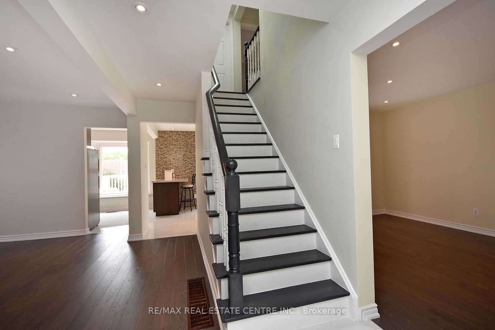 1124 Shagbark Crescent