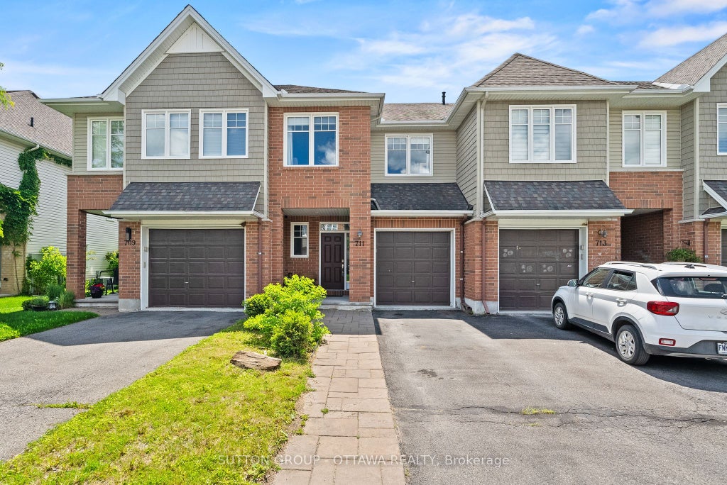 Photo of 711 Hazelnut Crescent, Blossom Park - Airport and Area, ON K1T 3T8 (MLS # X13484426)