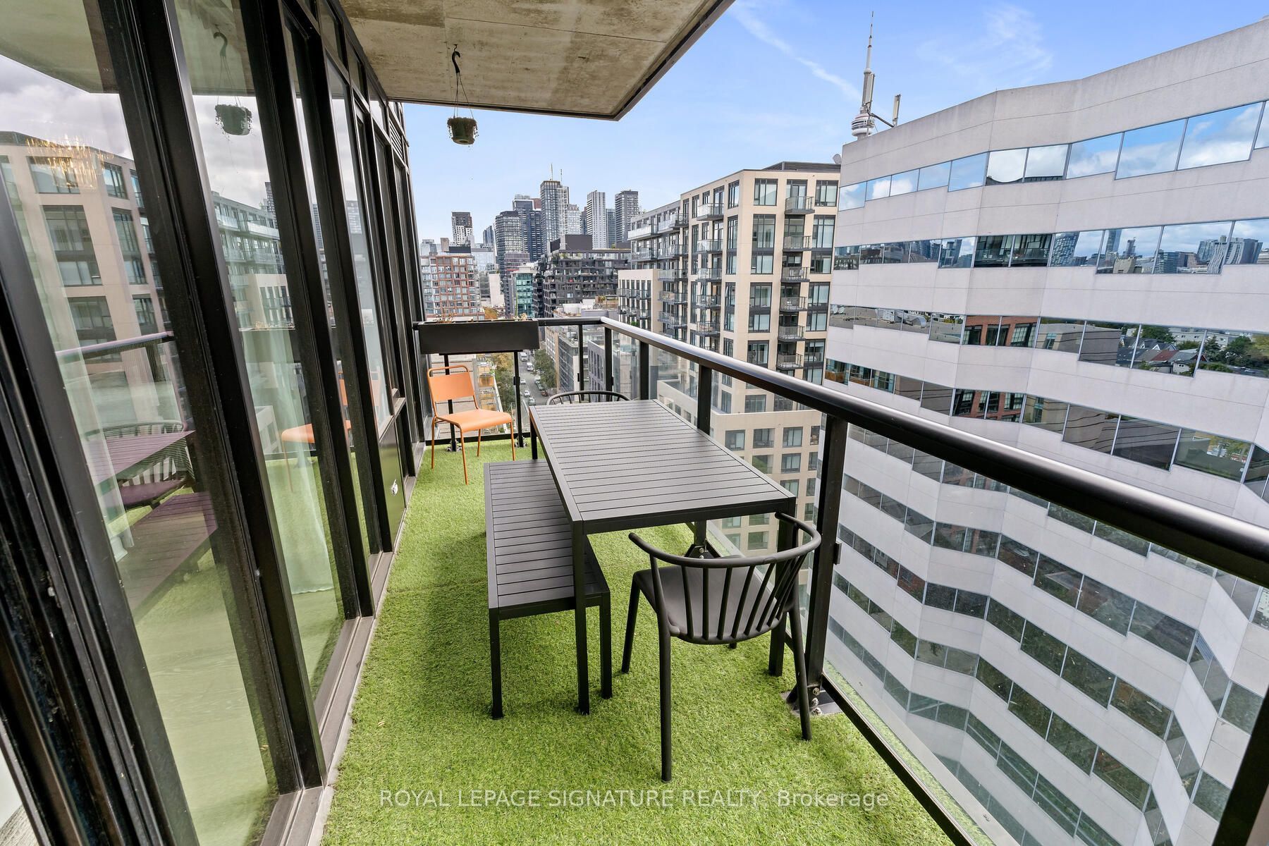 608 Richmond Street W 1203