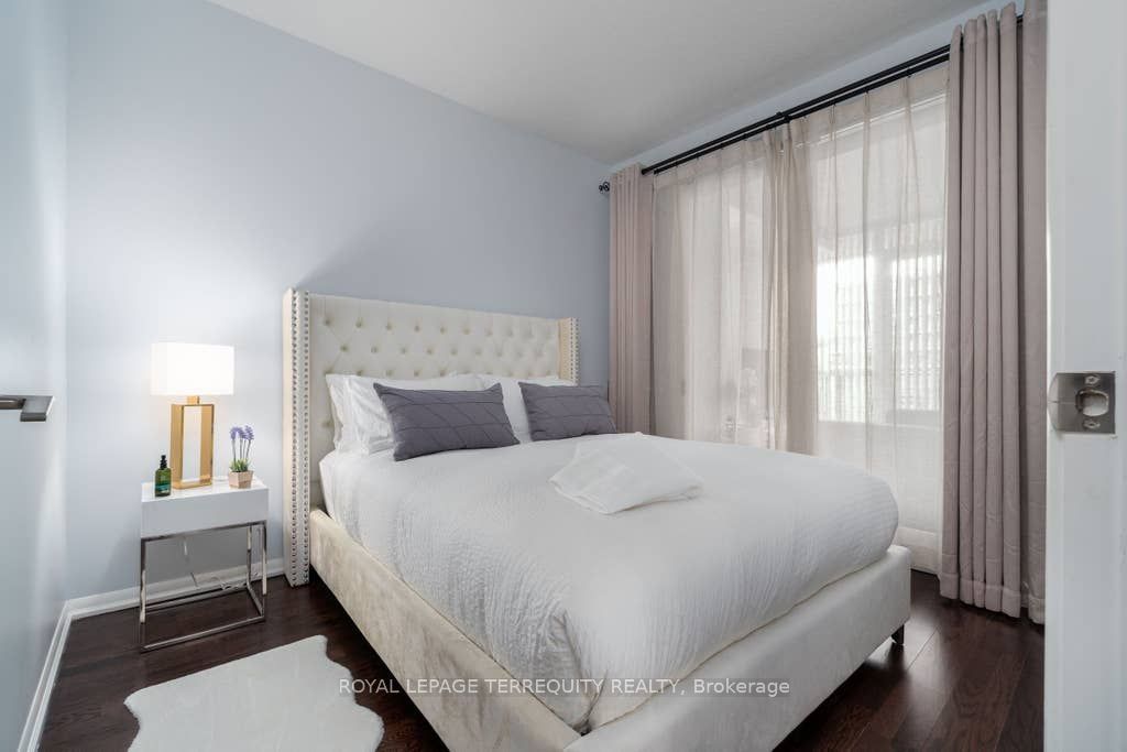 215 FORT YORK Boulevard 315