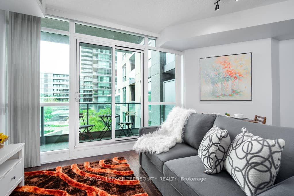 215 FORT YORK Boulevard 315