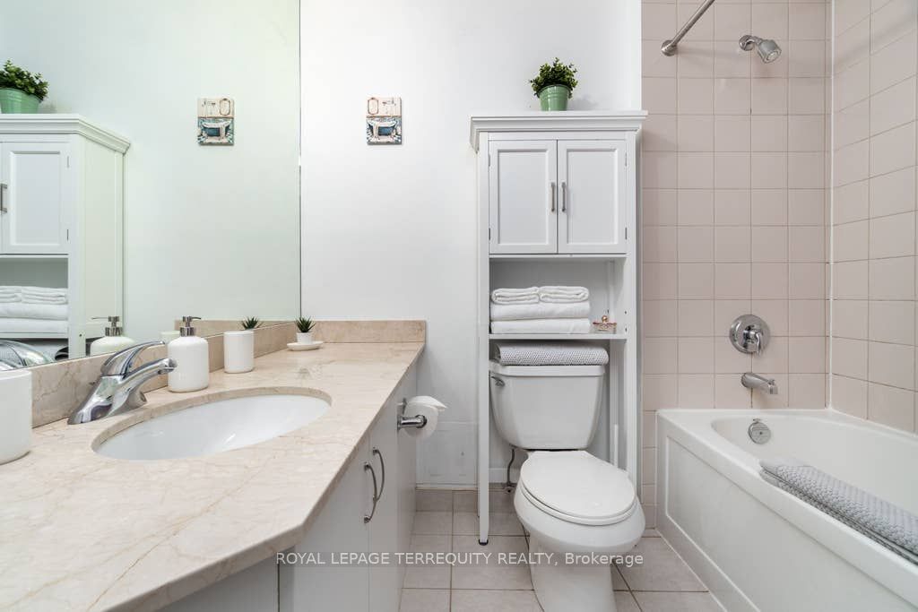 215 FORT YORK Boulevard 315