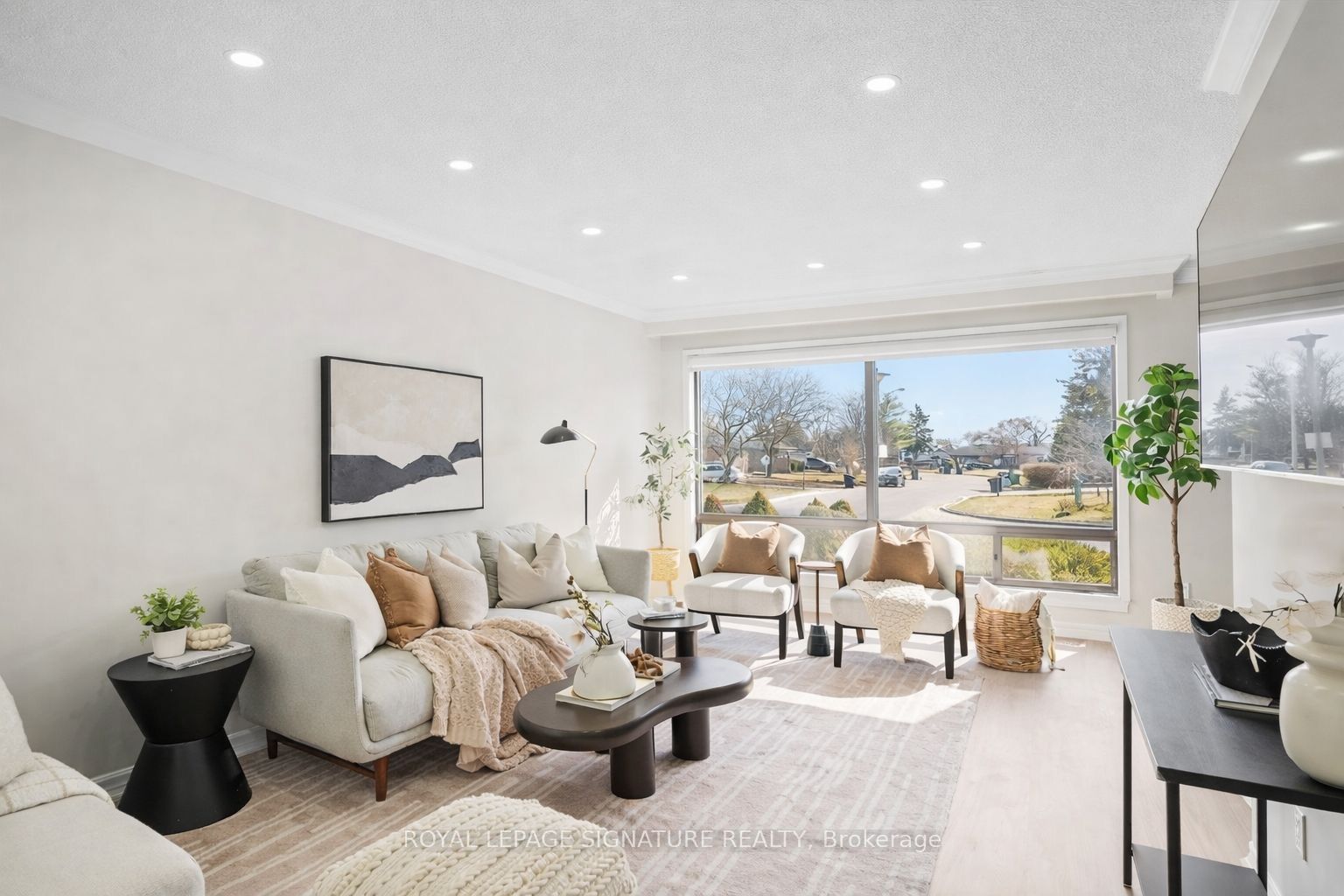 216 Folkstone Crescent