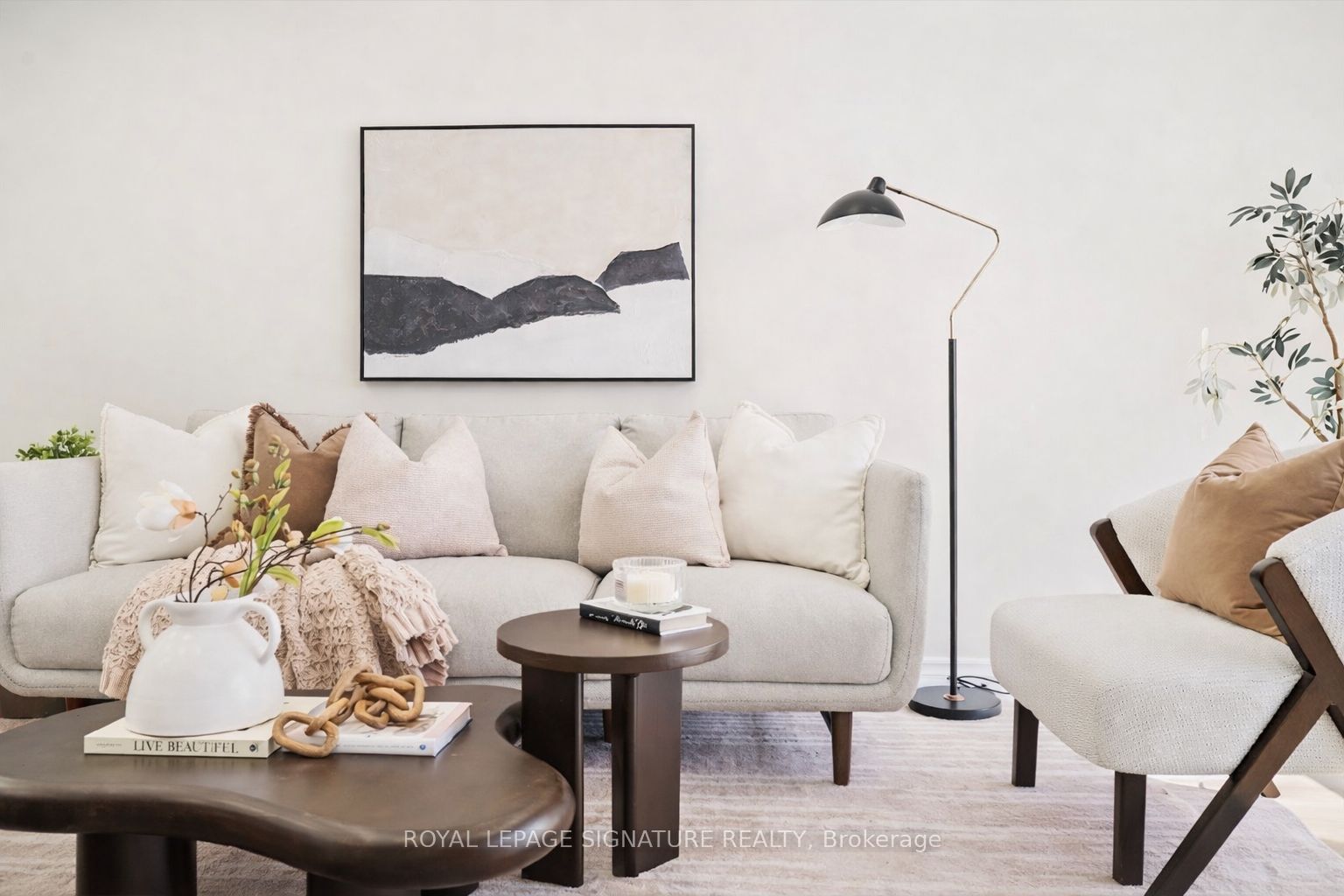 216 Folkstone Crescent