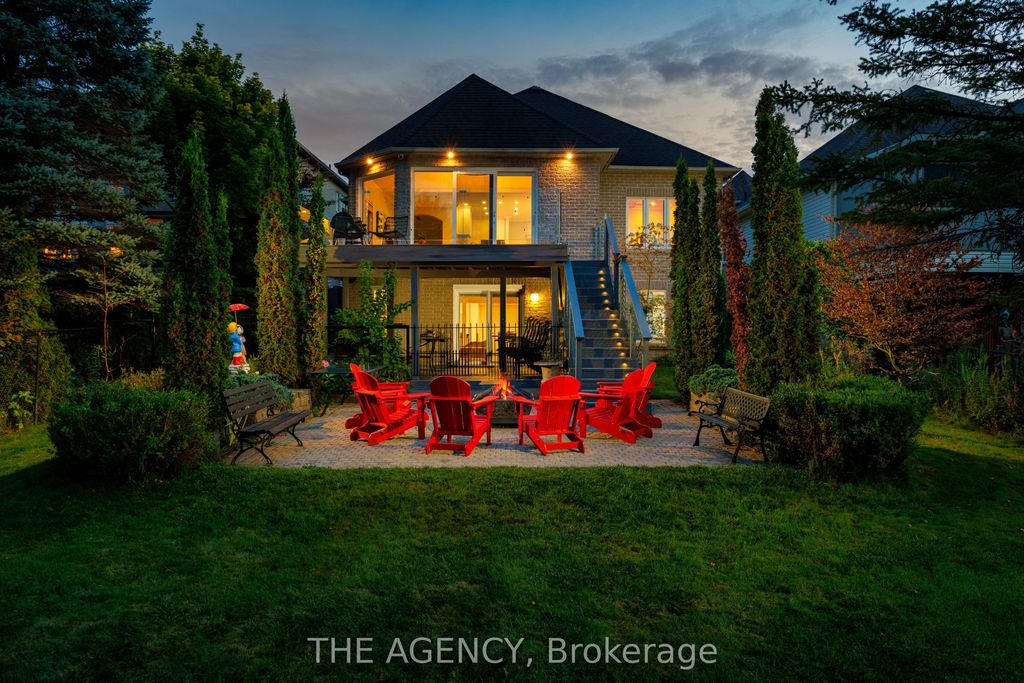 Photo of 703 Madeline Heights, Newmarket, ON L3X 2J6 (MLS # N12570602)