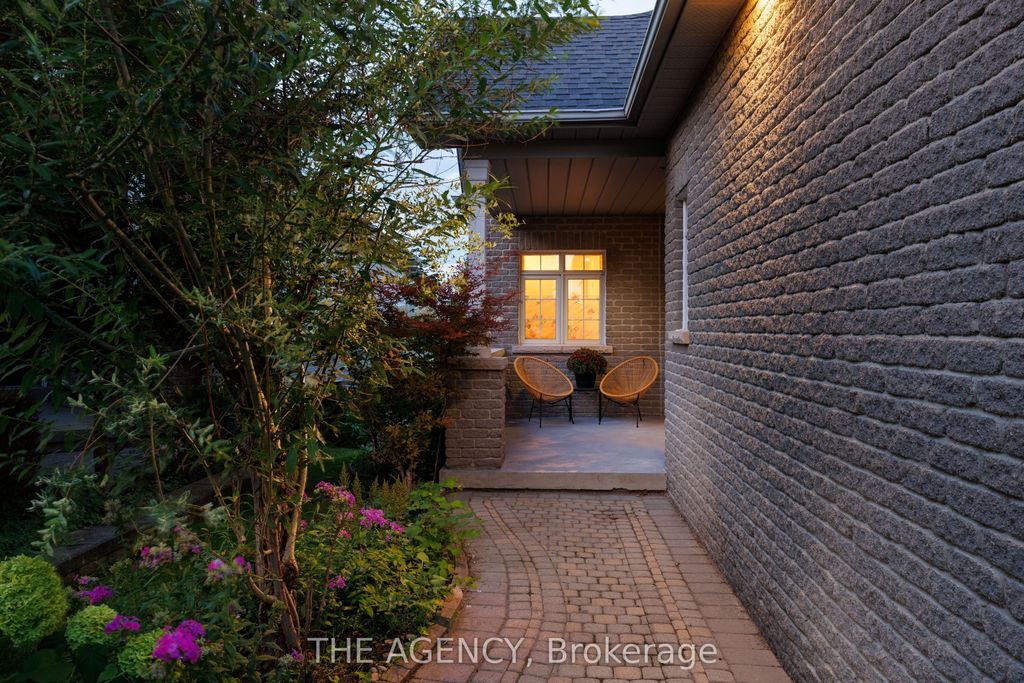 Photo of 703 Madeline Heights, Newmarket, ON L3X 2J6 (MLS # N12570602)