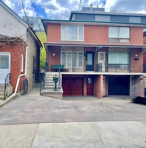 40 Bellevue Avenue Toronto ON M5T 2N4