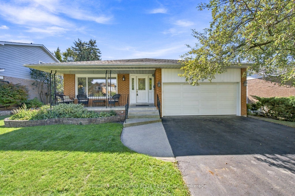 Photo of 90 Pringle Avenue, Markham, ON L3P 3L3 (MLS # N13833406)