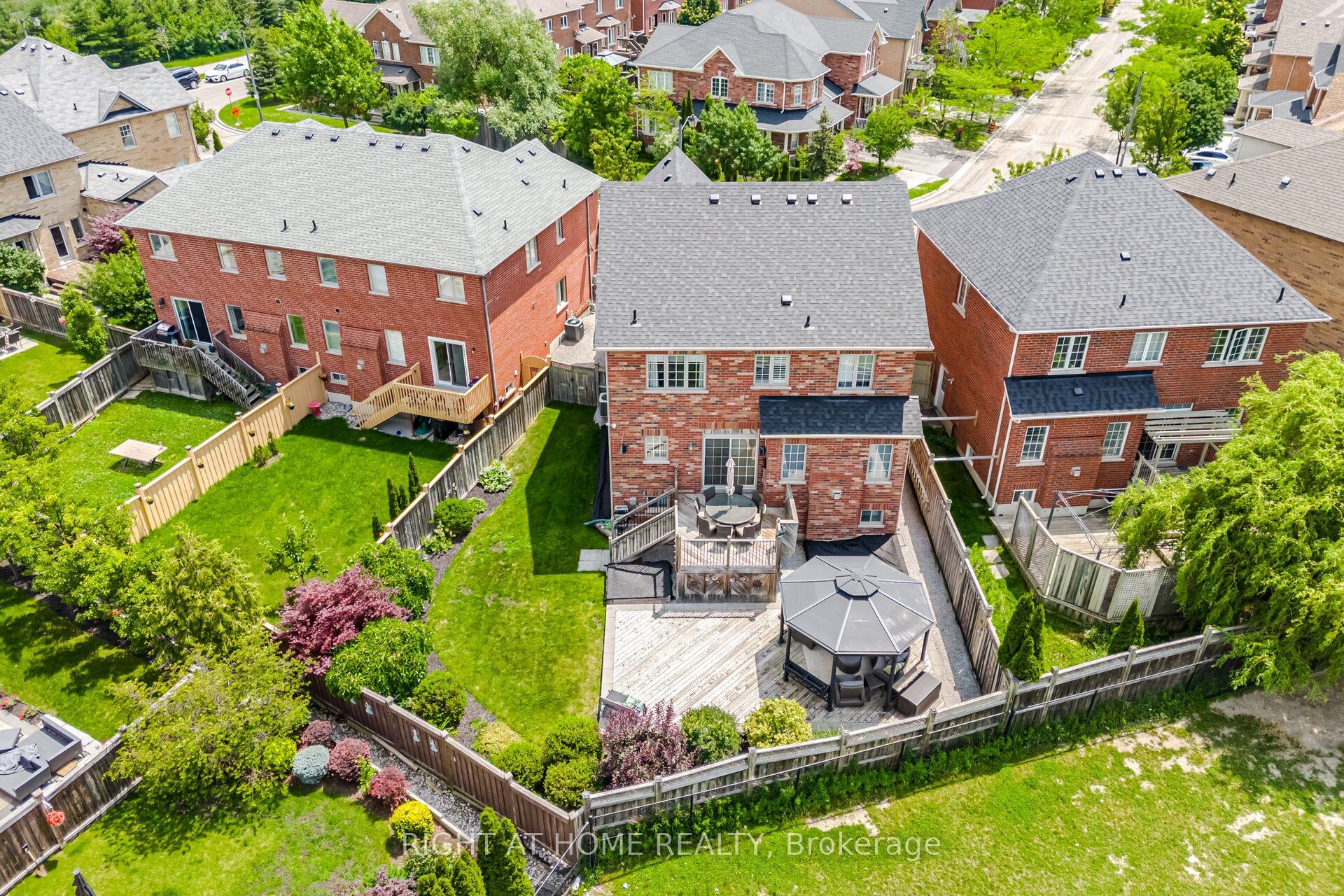 406 Chandler Crescent