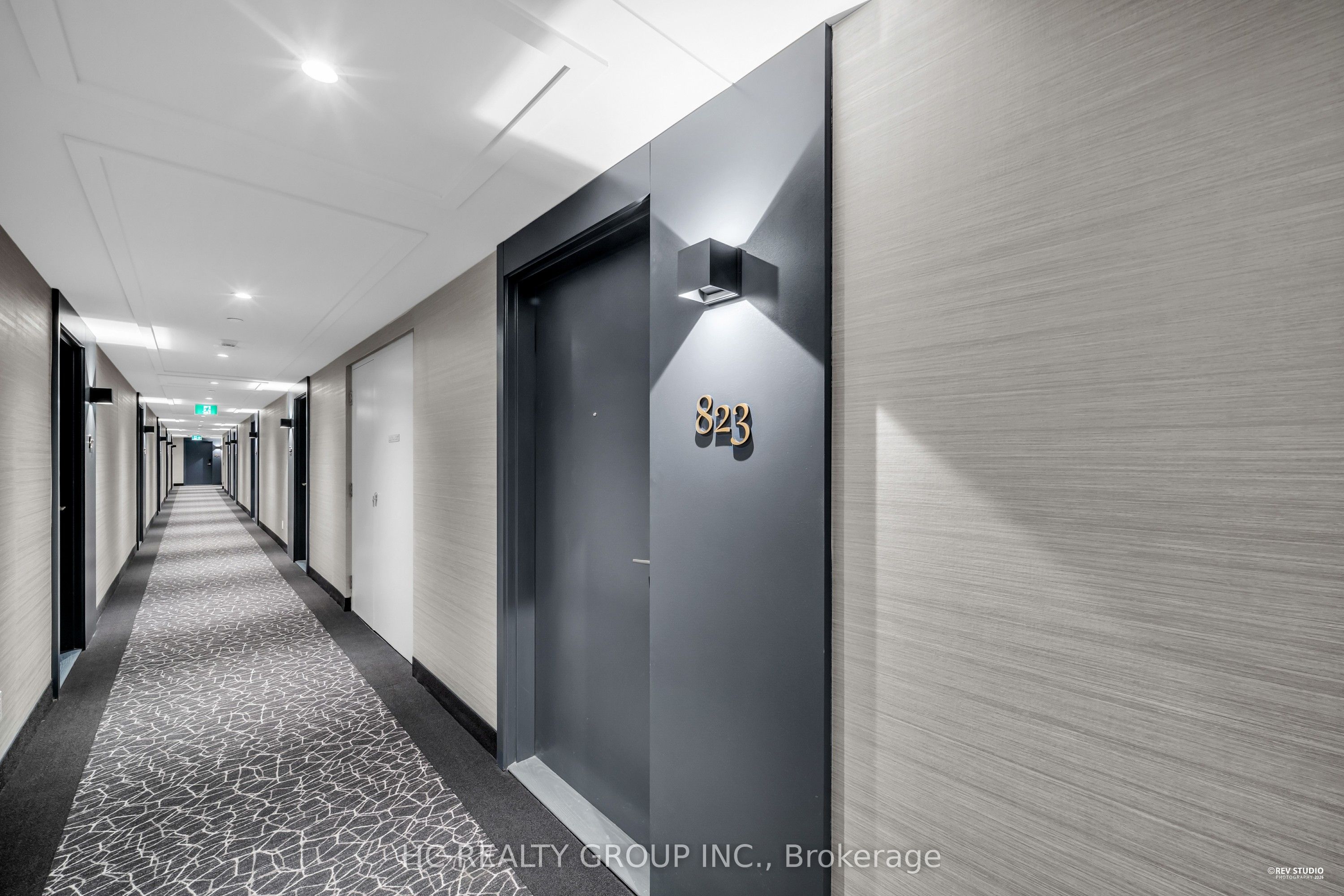 543 Richmond Street W 823