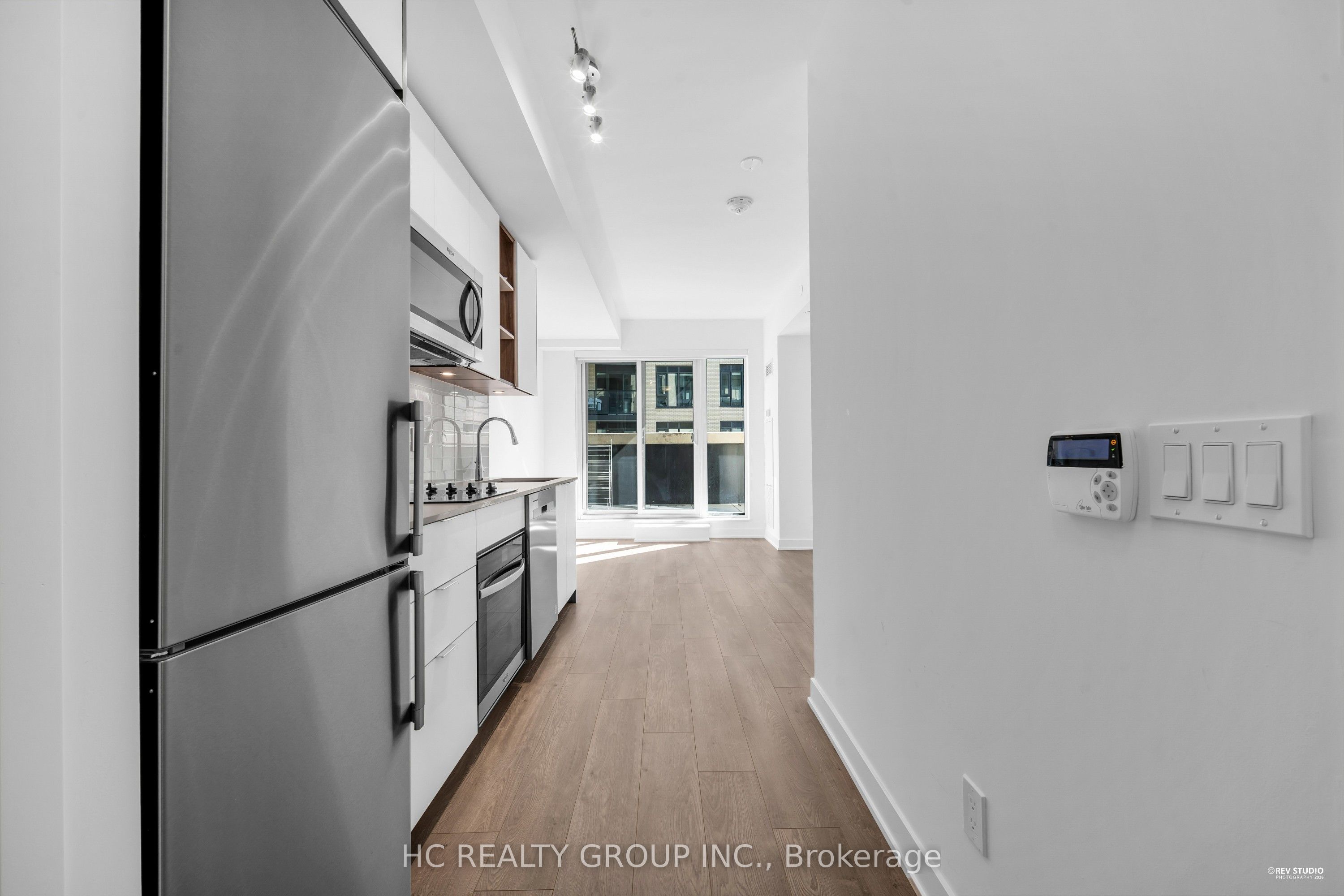 543 Richmond Street W 823