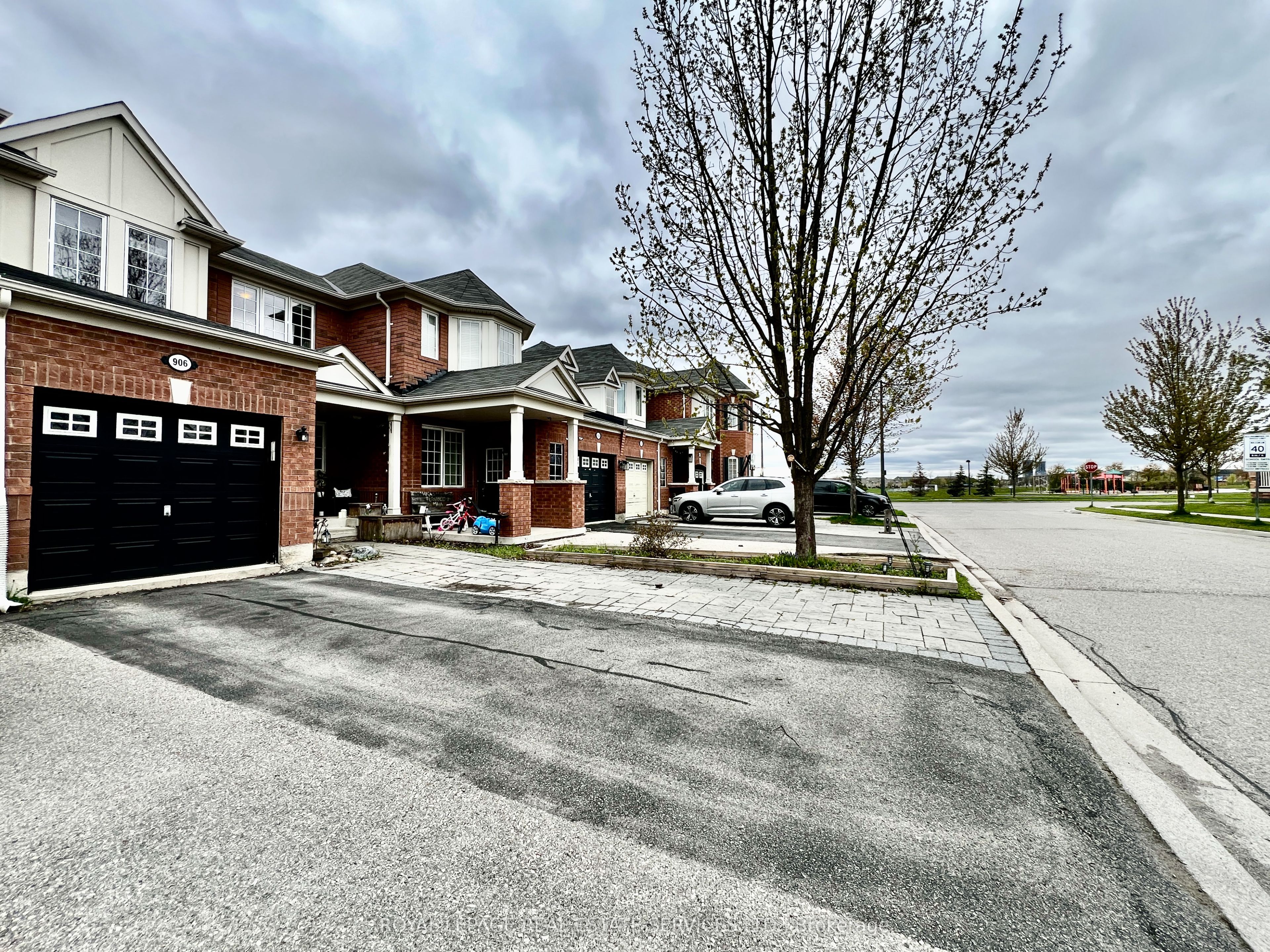 906 Burrows Gate