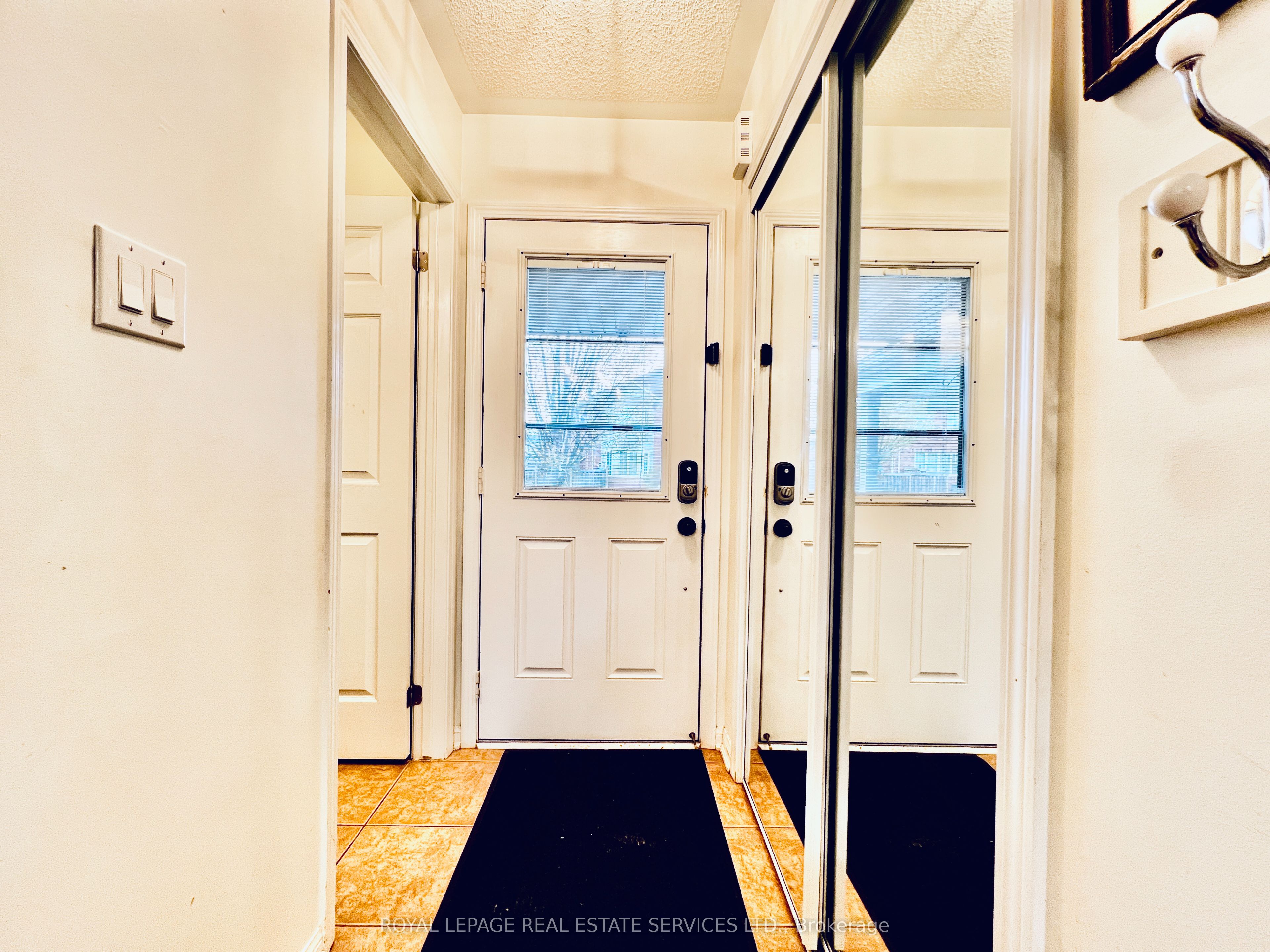 906 Burrows Gate