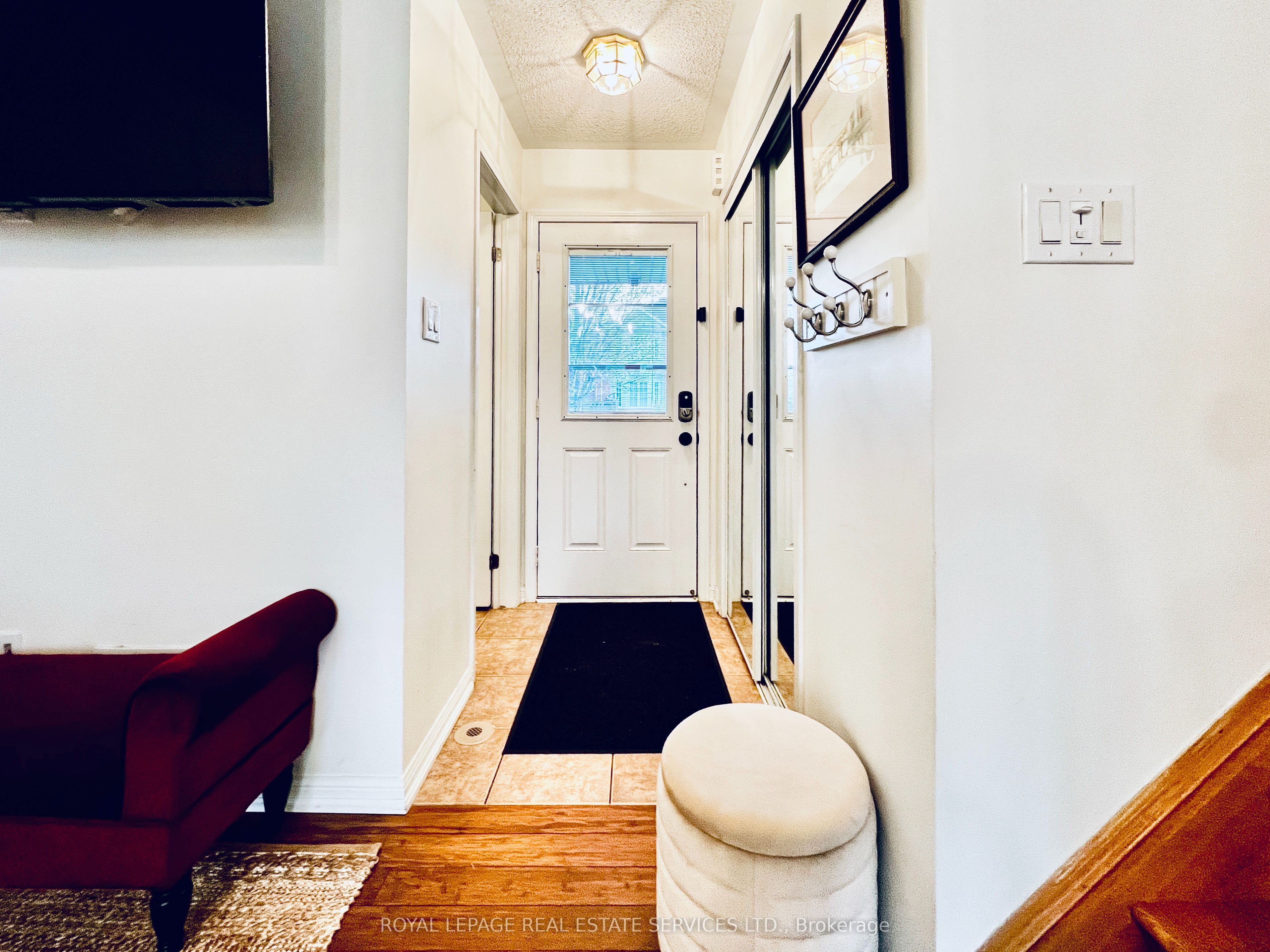 906 Burrows Gate
