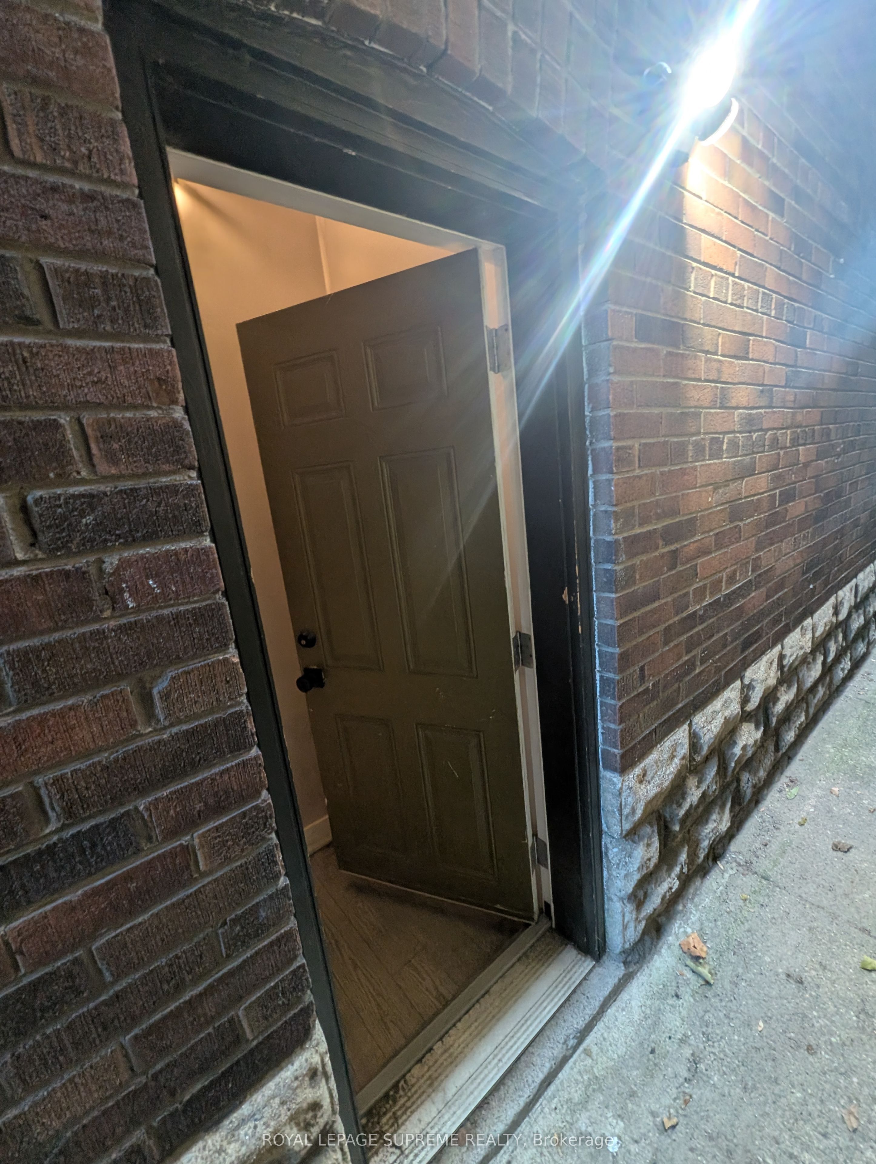 2132 Dundas Street Lower