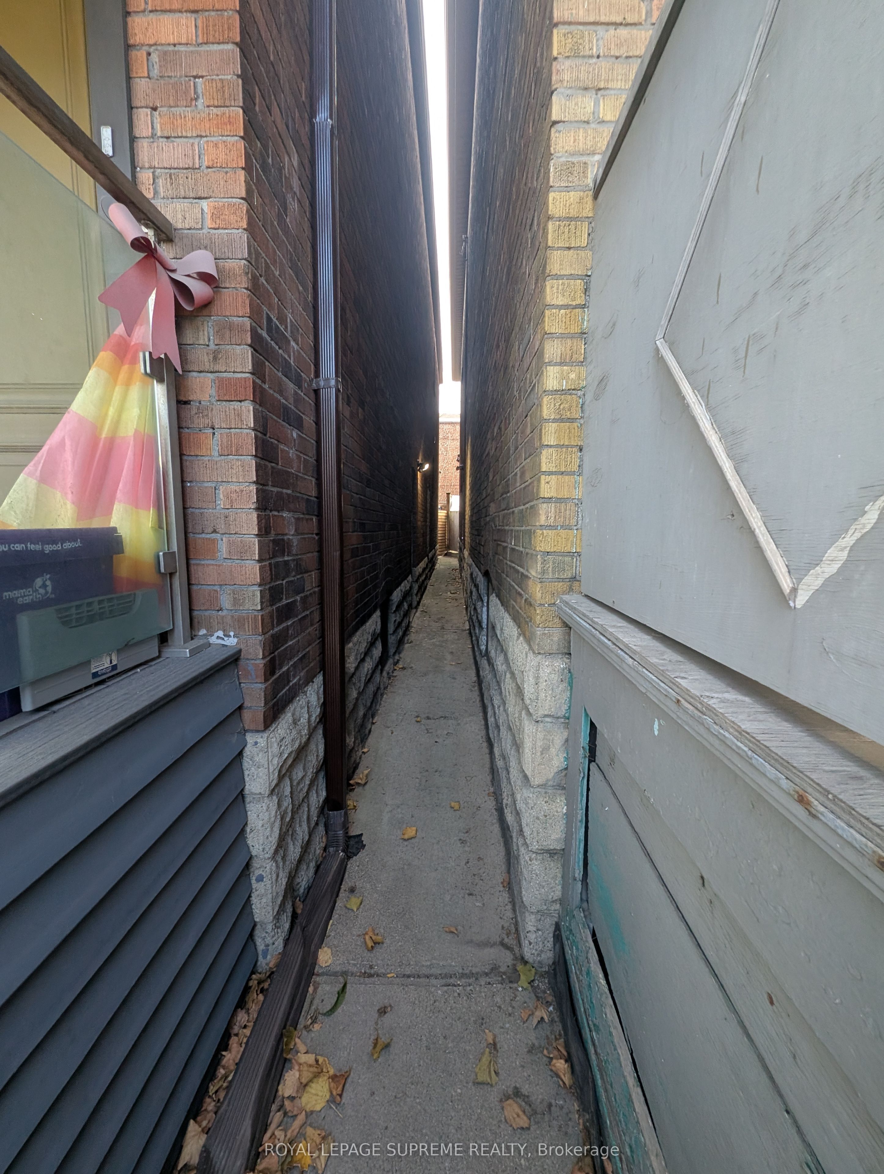 2132 Dundas Street Lower