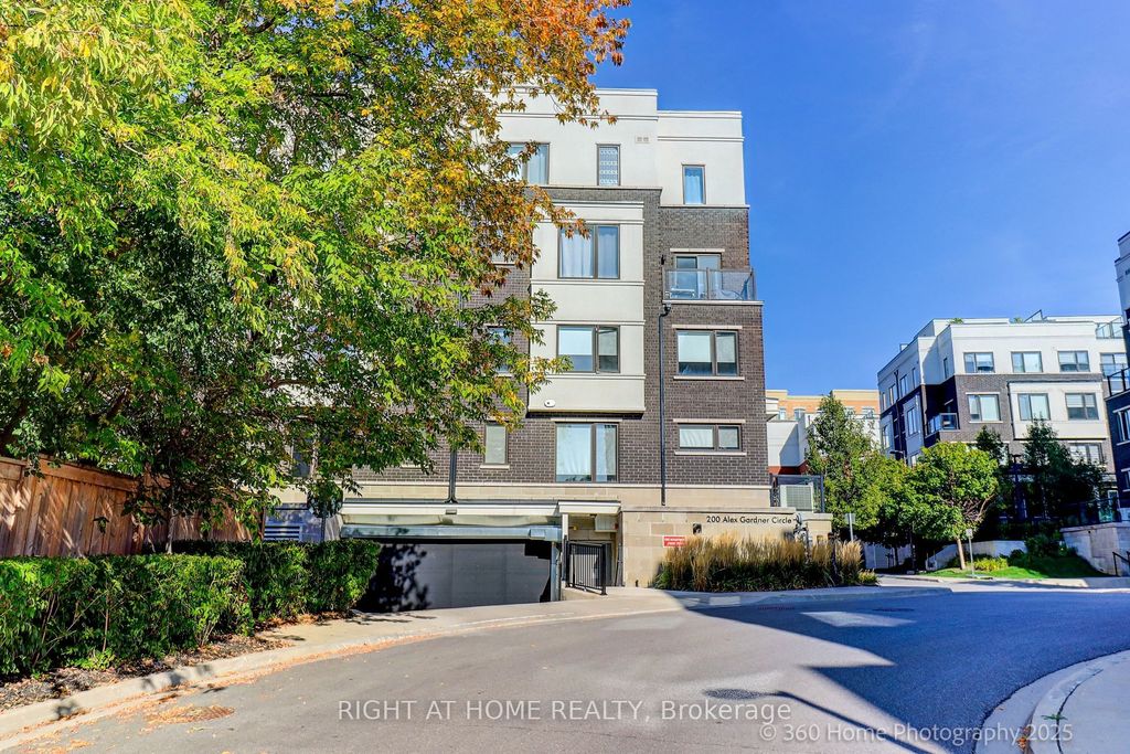 Photo of 200 Alex Gardner Circle #34, Aurora, ON L4G 3G5 (MLS # N12701650)