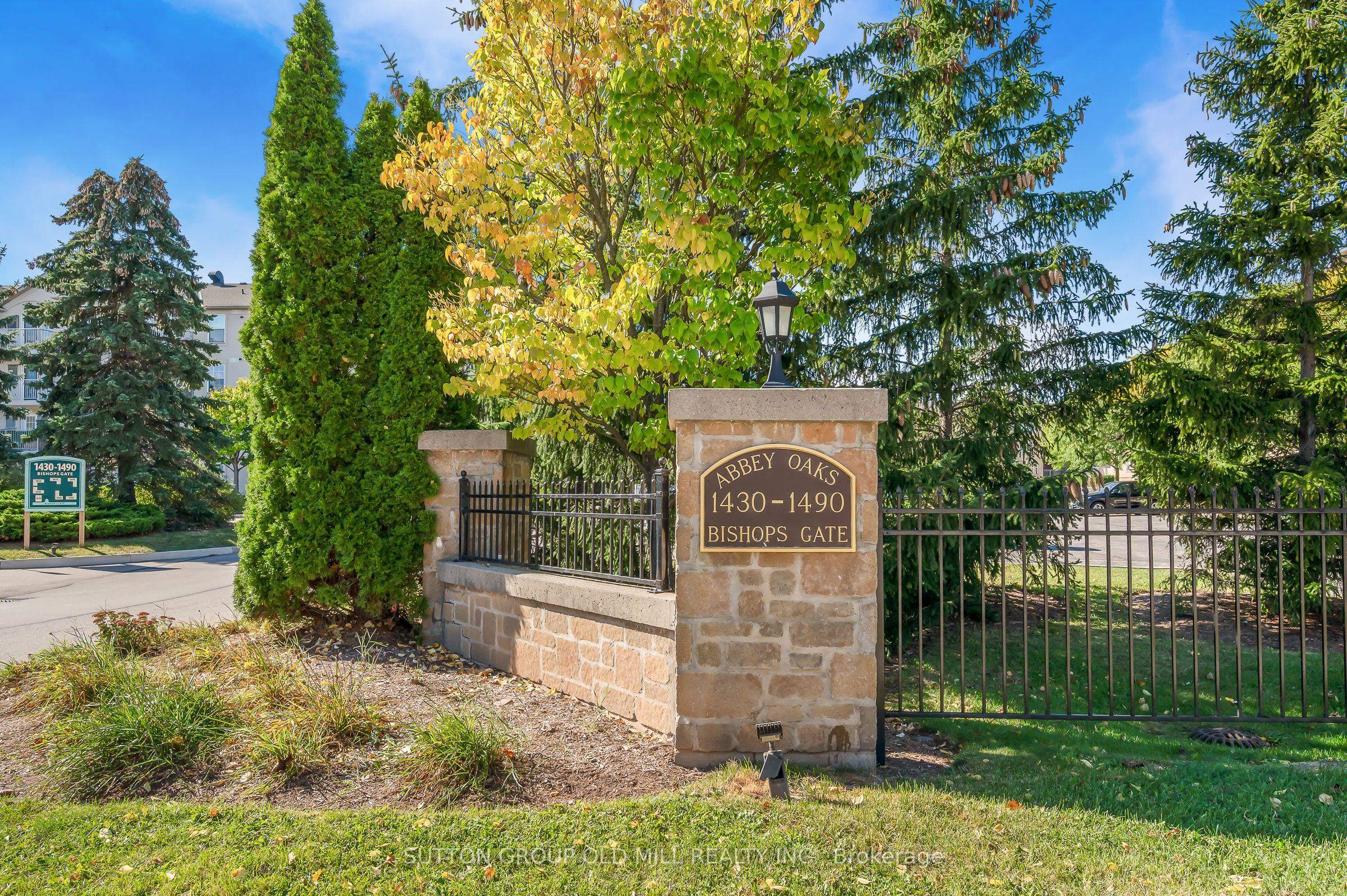 1470 Bishops Gate 208