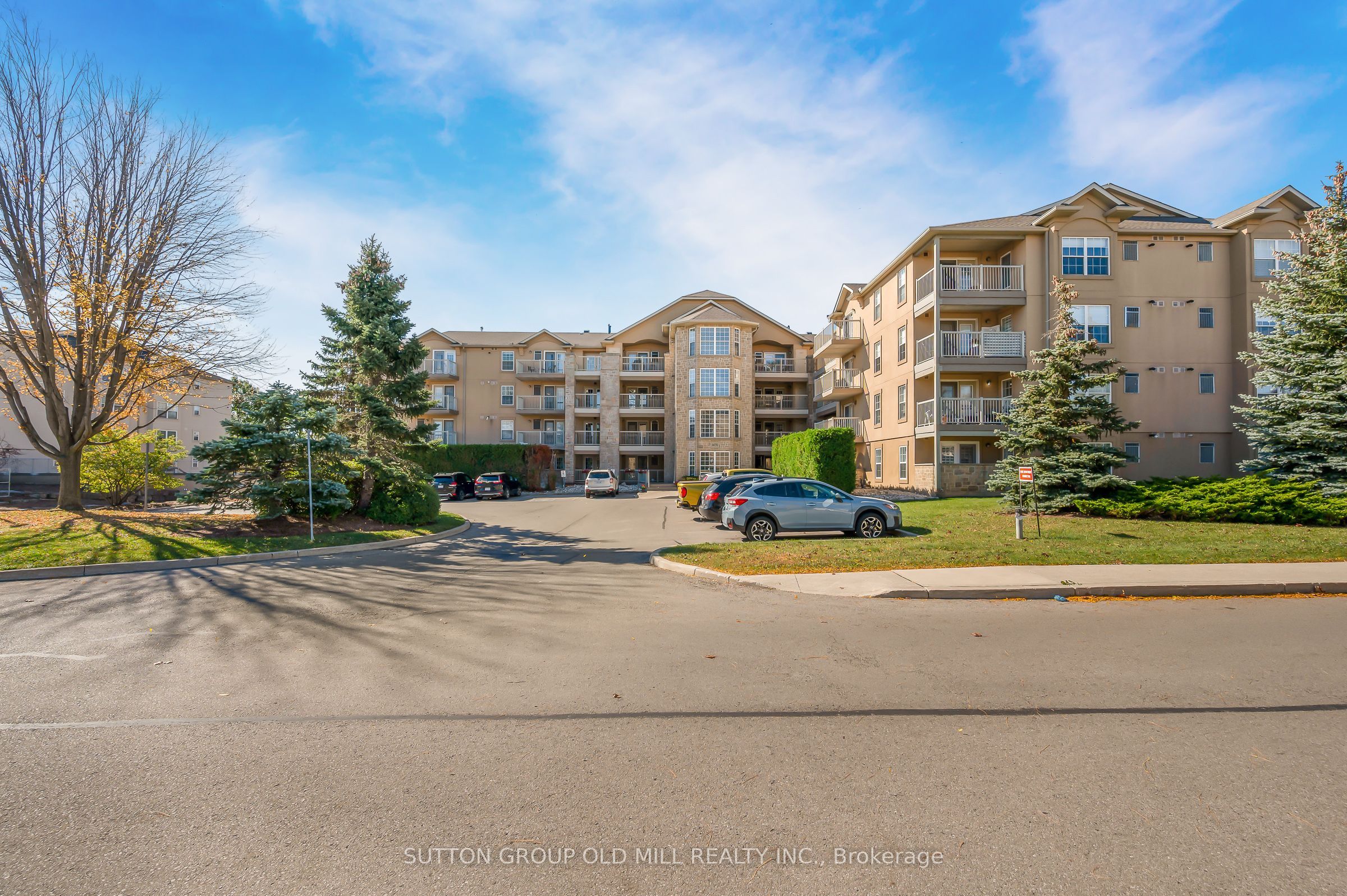 1470 Bishops Gate 208