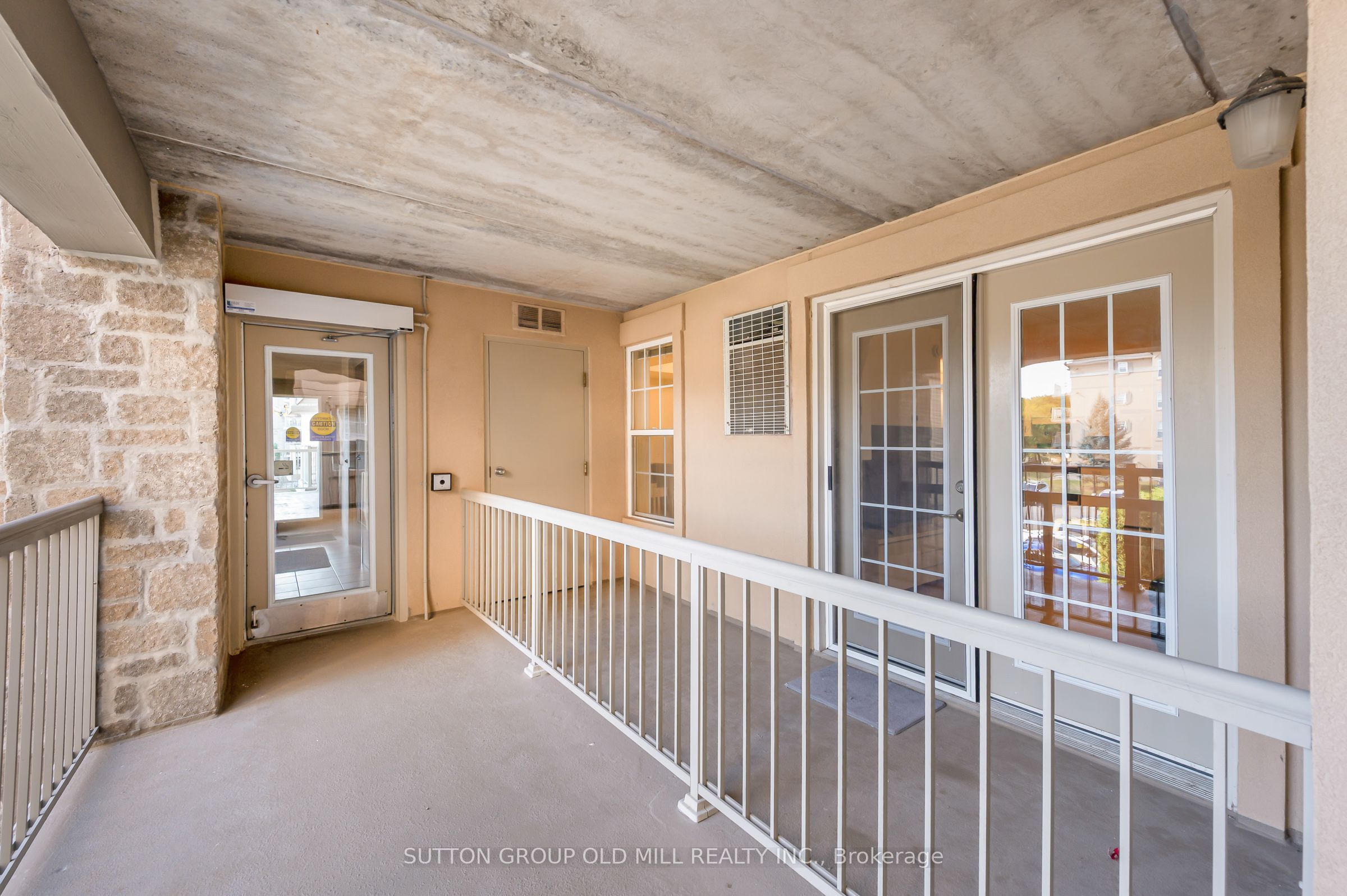 1470 Bishops Gate 208