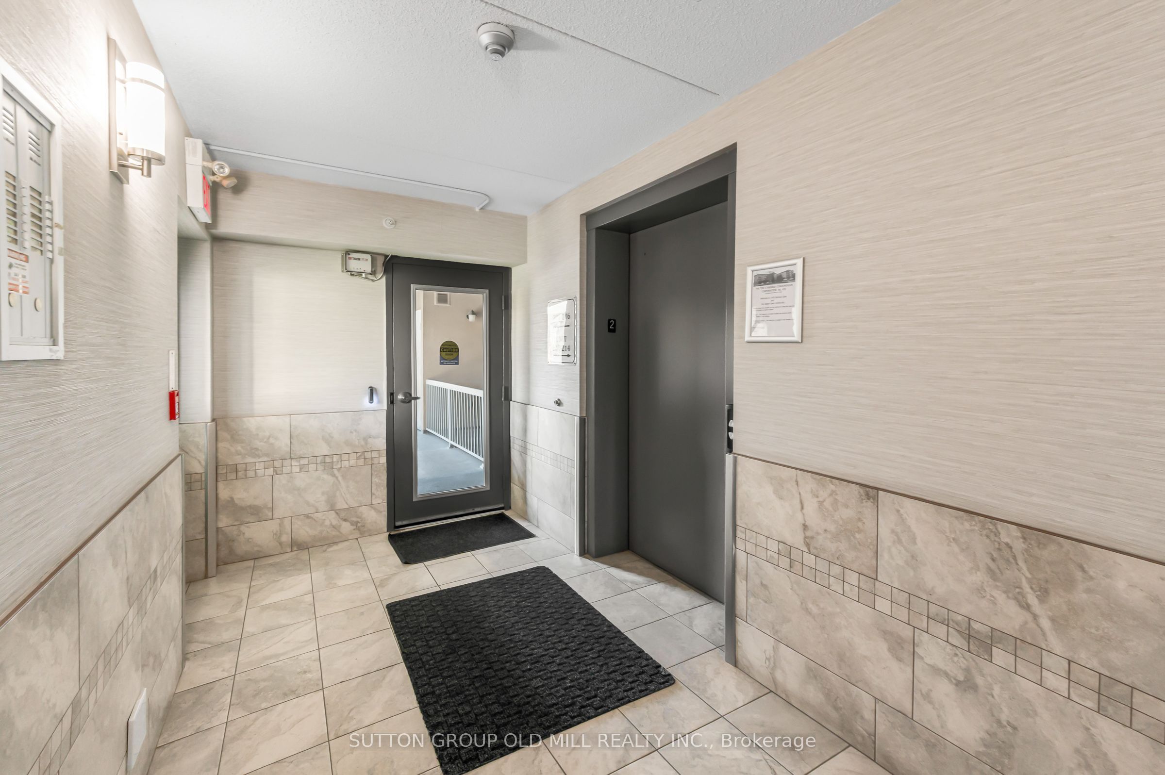 1470 Bishops Gate 208