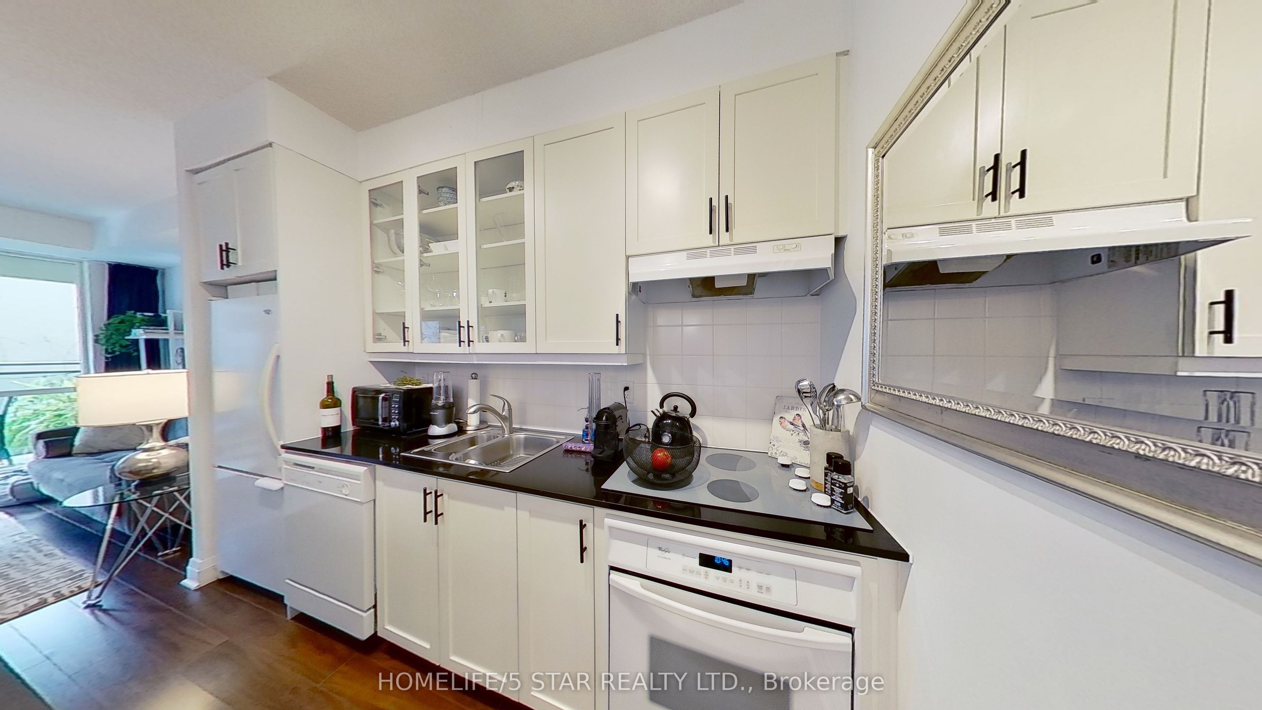 25 SCRIVENER Square 209