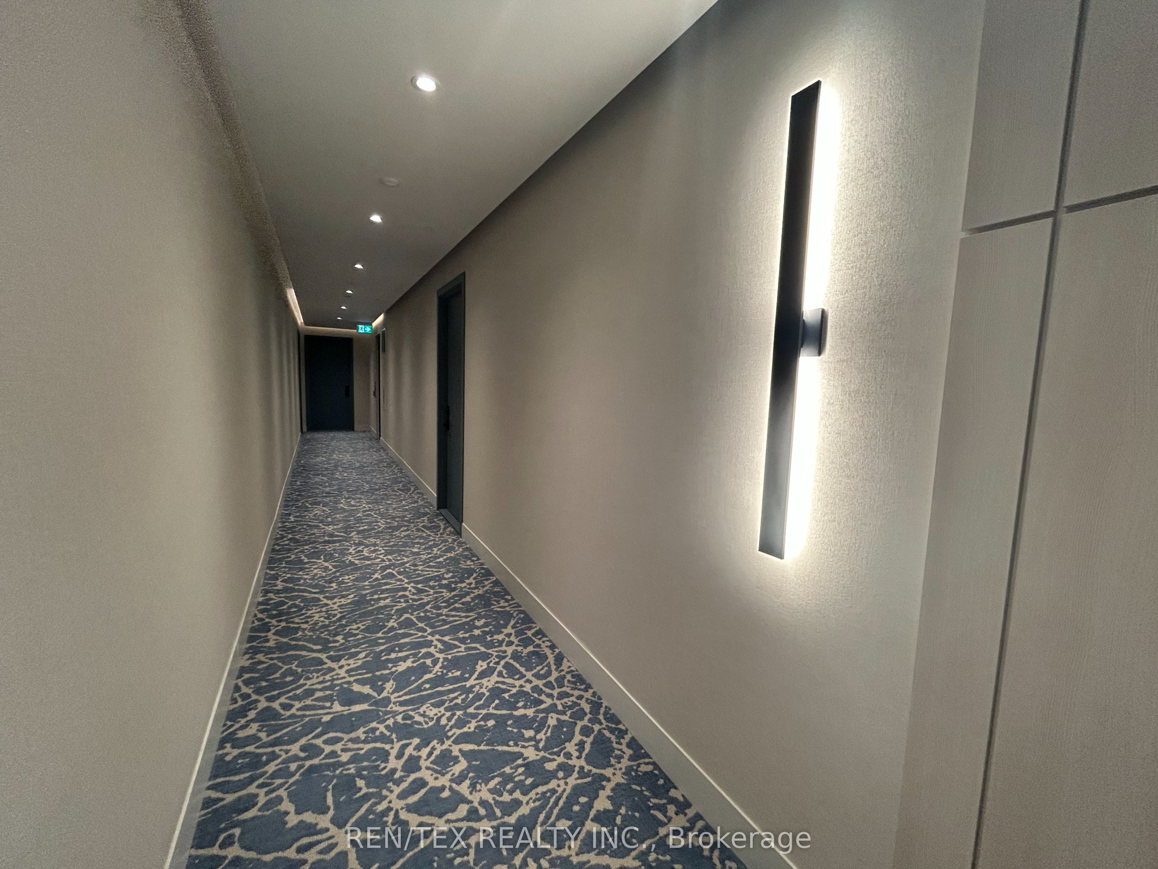 1063 Douglas Mccurdy Common 706