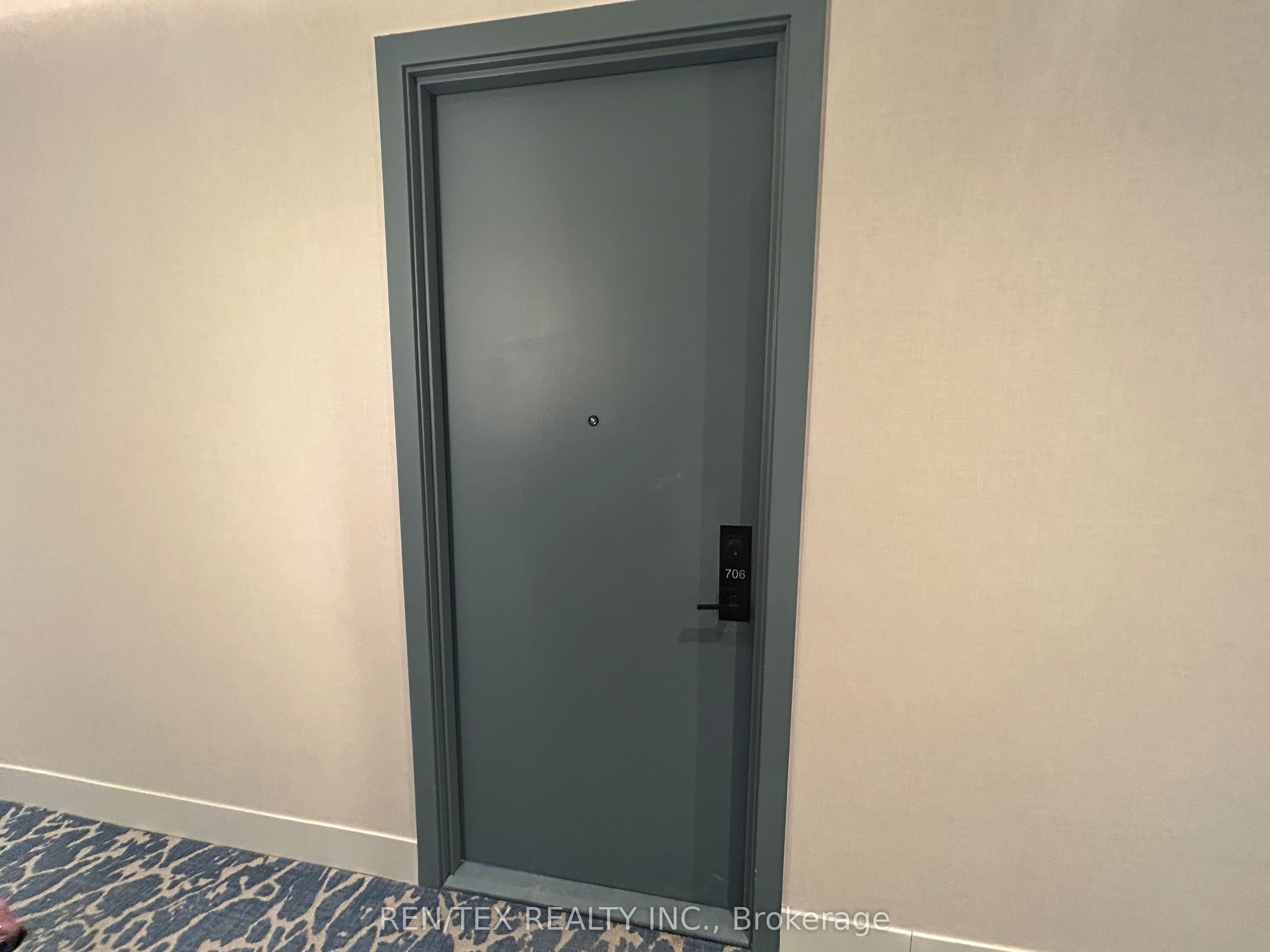 1063 Douglas Mccurdy Common 706