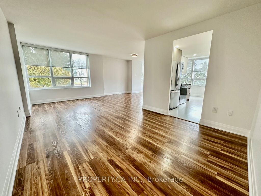 7601 Bathurst Street 212