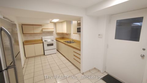 112 Trafalgar Square Lower Vaughan ON L4J 7M9