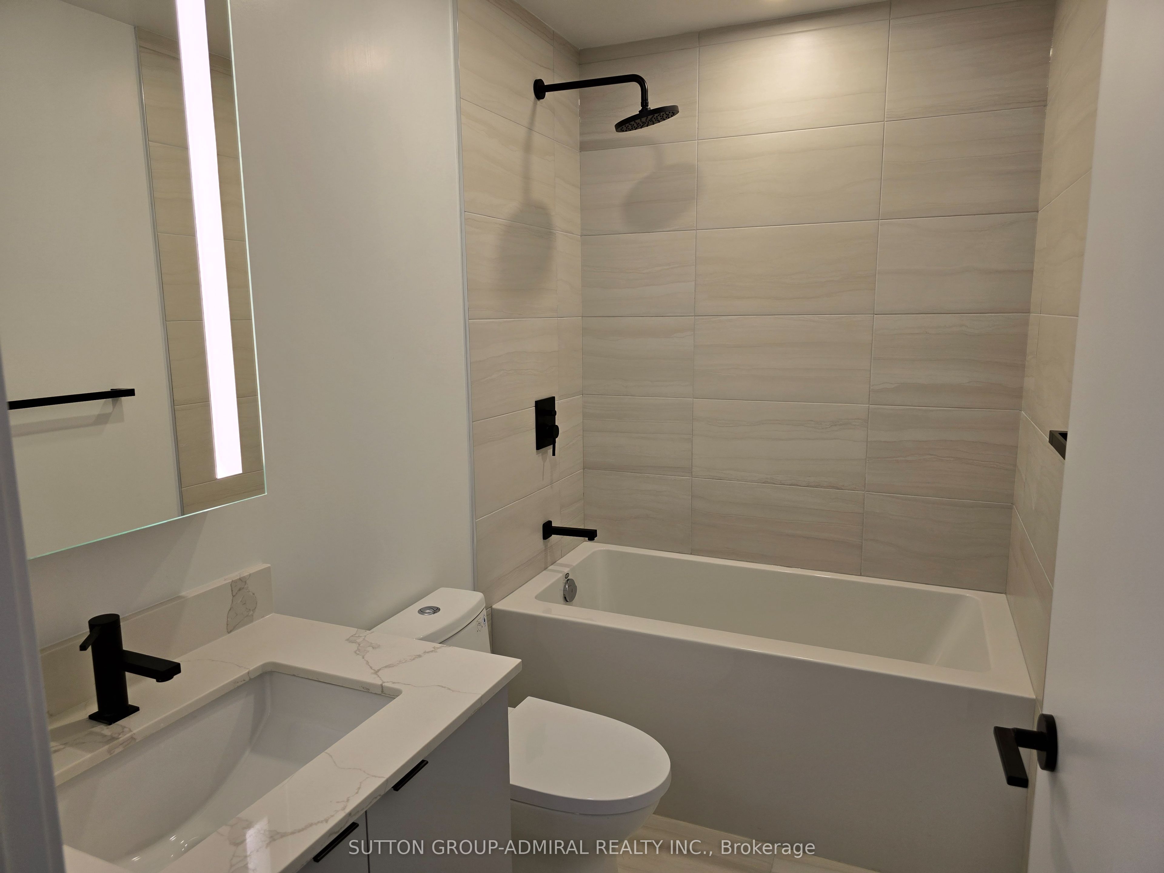 285 Dufferin Street W 819