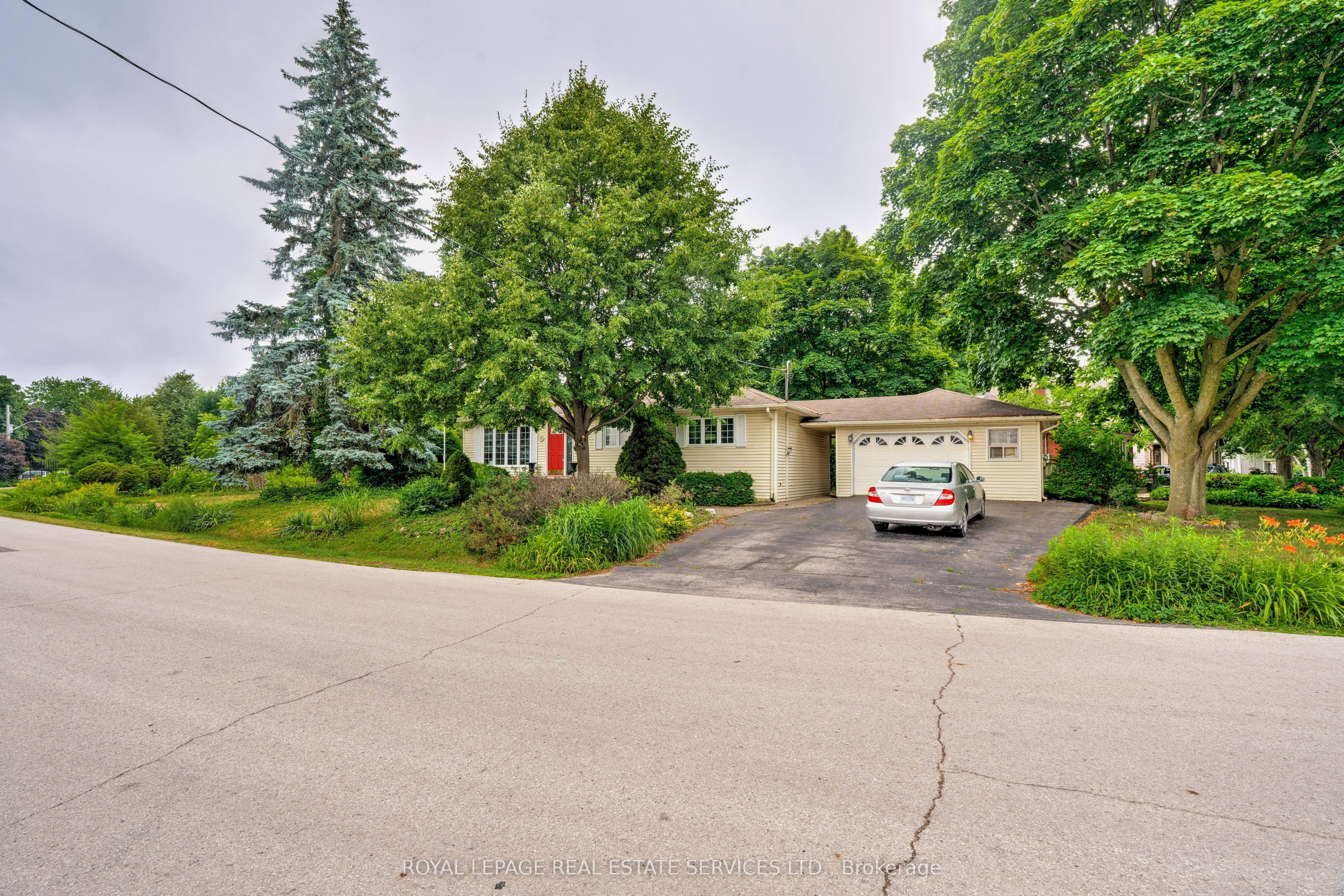 478 Avon Crescent