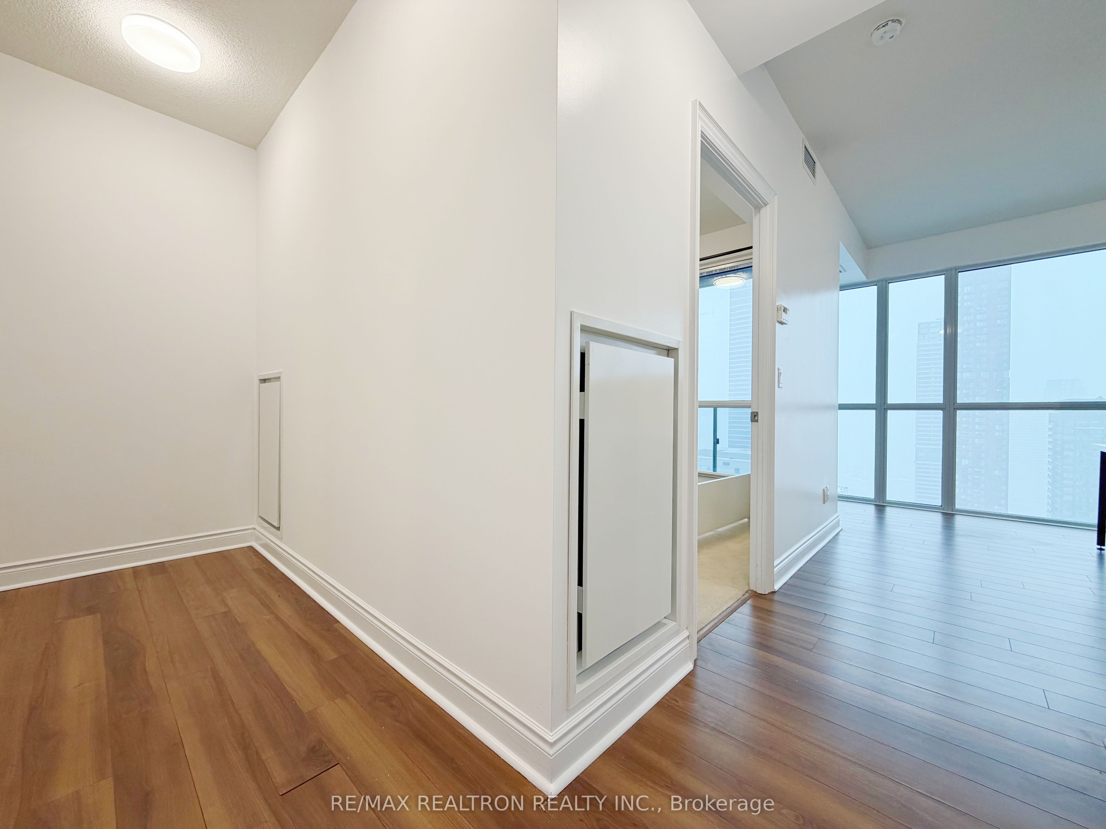 28 Ted Rogers Way 3602