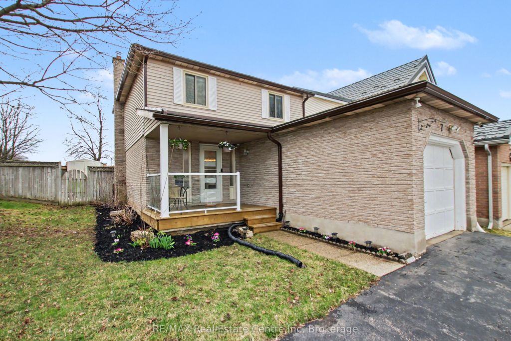 Photo of 7 Wycliffe Place, Kitchener, ON N2M 5J6 (MLS # X13041806)
