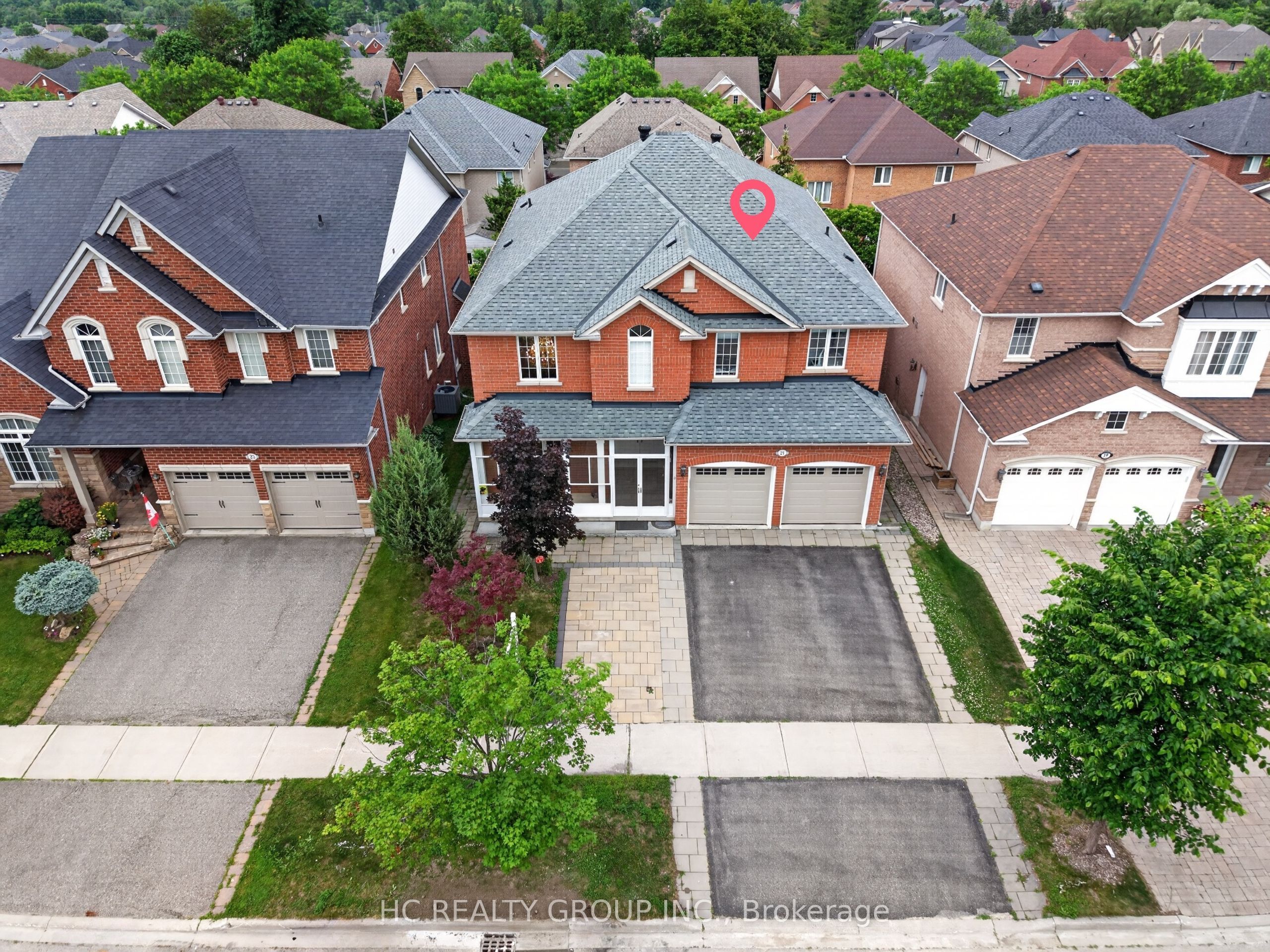 21 Wolf Trail Crescent