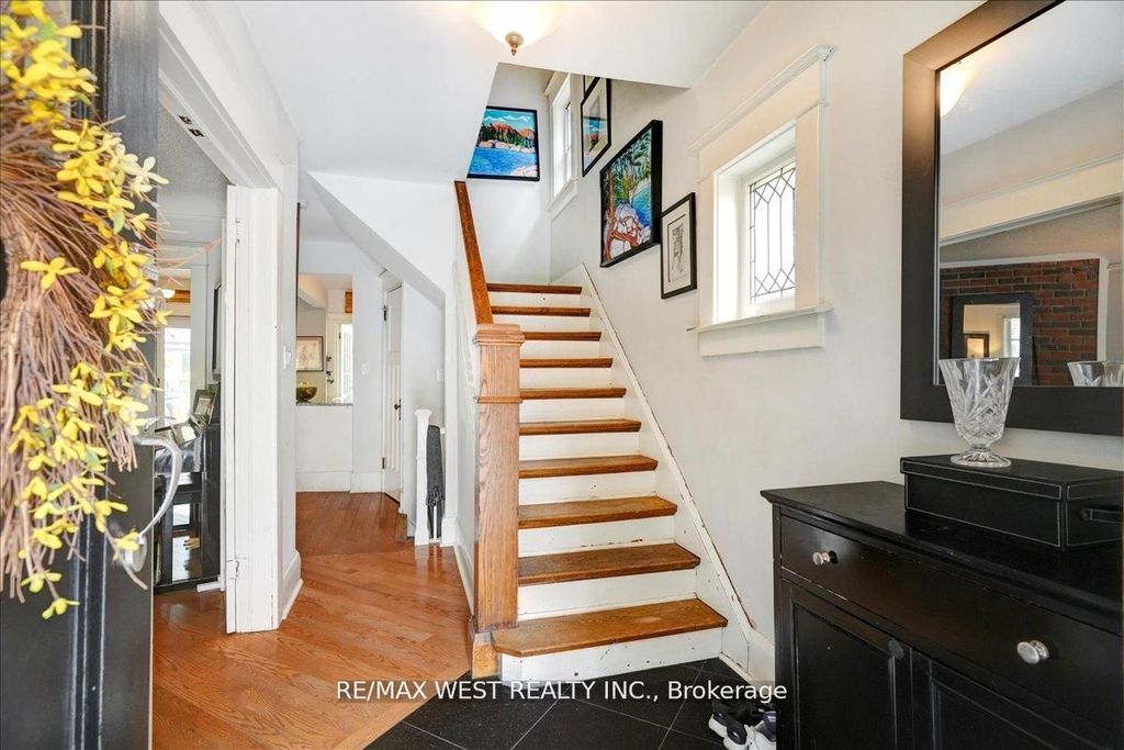 Photo of 30 Glendale Avenue, Toronto, ON M6R 2S7 (MLS # W12466288)