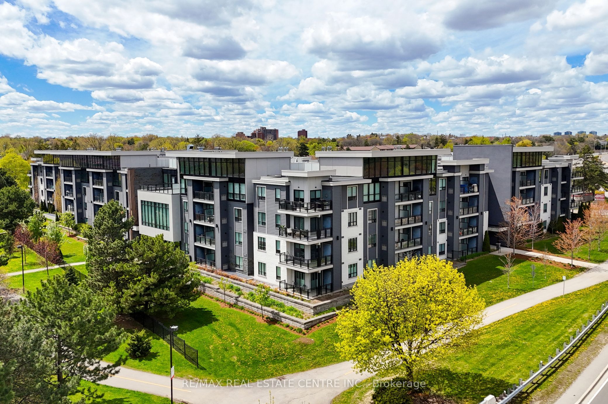 3170 Erin Mills Parkway 103