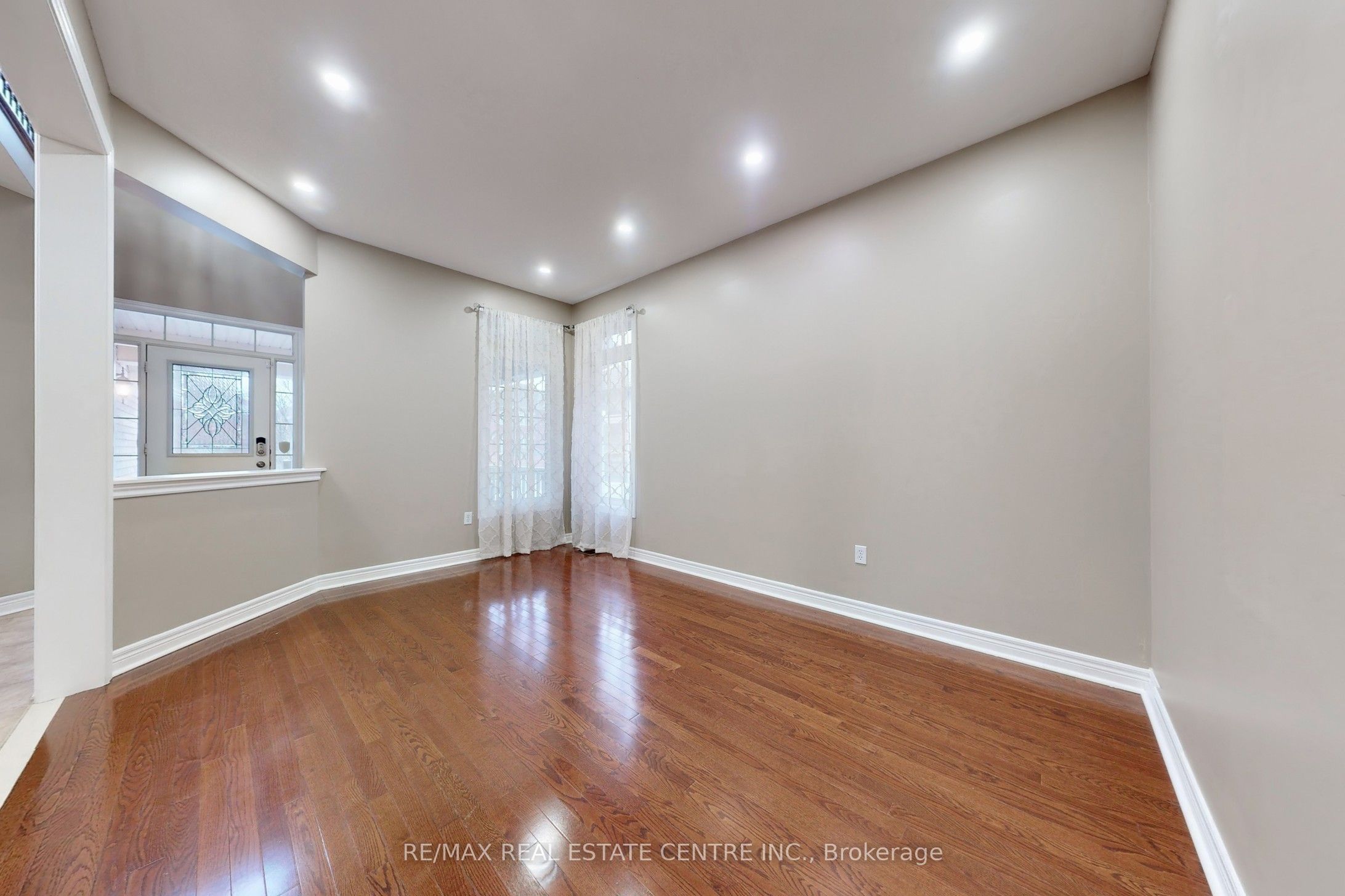 5421 Freshwater Drive